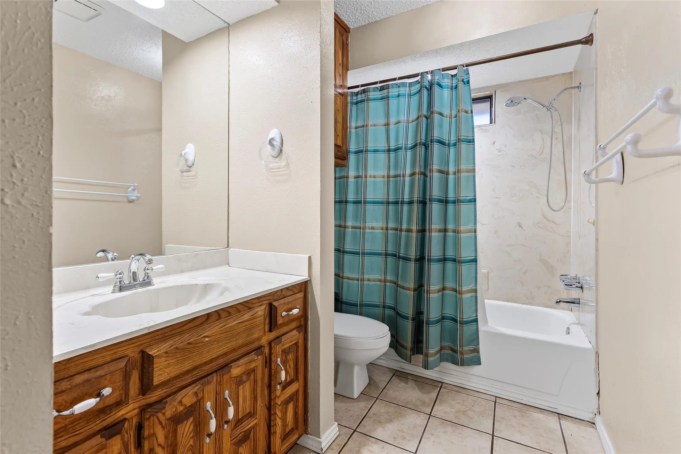 Single Family Residence For Sale in Collin County , 803 Westshore Drive, St Paul, Texas 75098, 3 Bedroom, 3 Bathroom, 2 Garage spaces, 2,263 Sqft, built in 1983, Preowned, mls#21135160, Real Estate Agent in St Paul, Homes For Sale in Collin county, Homes For Sale in St Paul, Realtor in St Paul Texas, Real Estate Brokerage Independent Realty Texas, Luminita Cordes Realtor