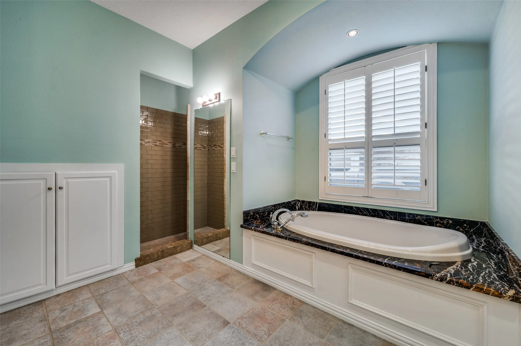 Single Family Residence For Sale in Denton County , 3504 Belmont Street, Denton, Texas 76210, 4 Bedroom, 3 Bathroom, 4 Garage spaces, 3,609 Sqft, built in 1999, Preowned, mls#21136776, Real Estate Agent in Denton, Homes For Sale in Denton county, Homes For Sale in Denton, Realtor in Denton Texas, Real Estate Brokerage Independent Realty Texas, Luminita Cordes Realtor