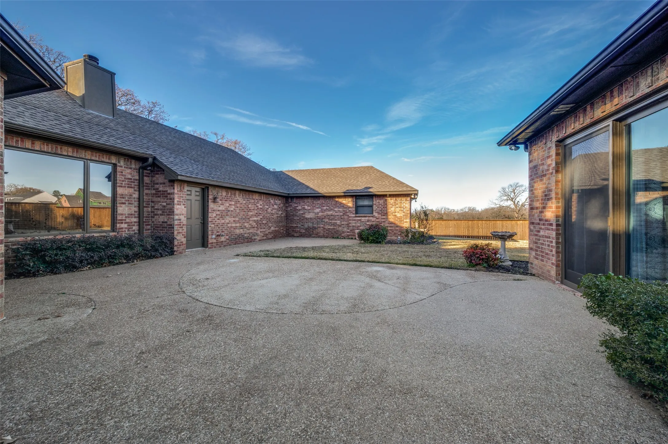 Single Family Residence For Sale in Denton County , 3504 Belmont Street, Denton, Texas 76210, 4 Bedroom, 3 Bathroom, 4 Garage spaces, 3,609 Sqft, built in 1999, Preowned, mls#21136776, Real Estate Agent in Denton, Homes For Sale in Denton county, Homes For Sale in Denton, Realtor in Denton Texas, Real Estate Brokerage Independent Realty Texas, Luminita Cordes Realtor