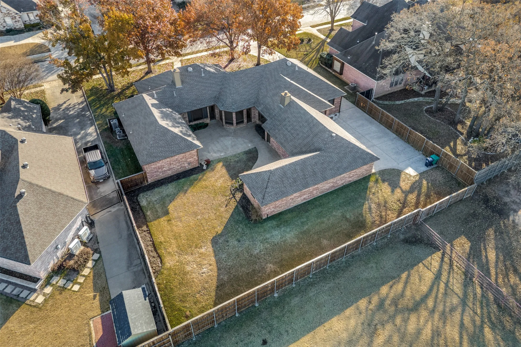 Single Family Residence For Sale in Denton County , 3504 Belmont Street, Denton, Texas 76210, 4 Bedroom, 3 Bathroom, 4 Garage spaces, 3,609 Sqft, built in 1999, Preowned, mls#21136776, Real Estate Agent in Denton, Homes For Sale in Denton county, Homes For Sale in Denton, Realtor in Denton Texas, Real Estate Brokerage Independent Realty Texas, Luminita Cordes Realtor