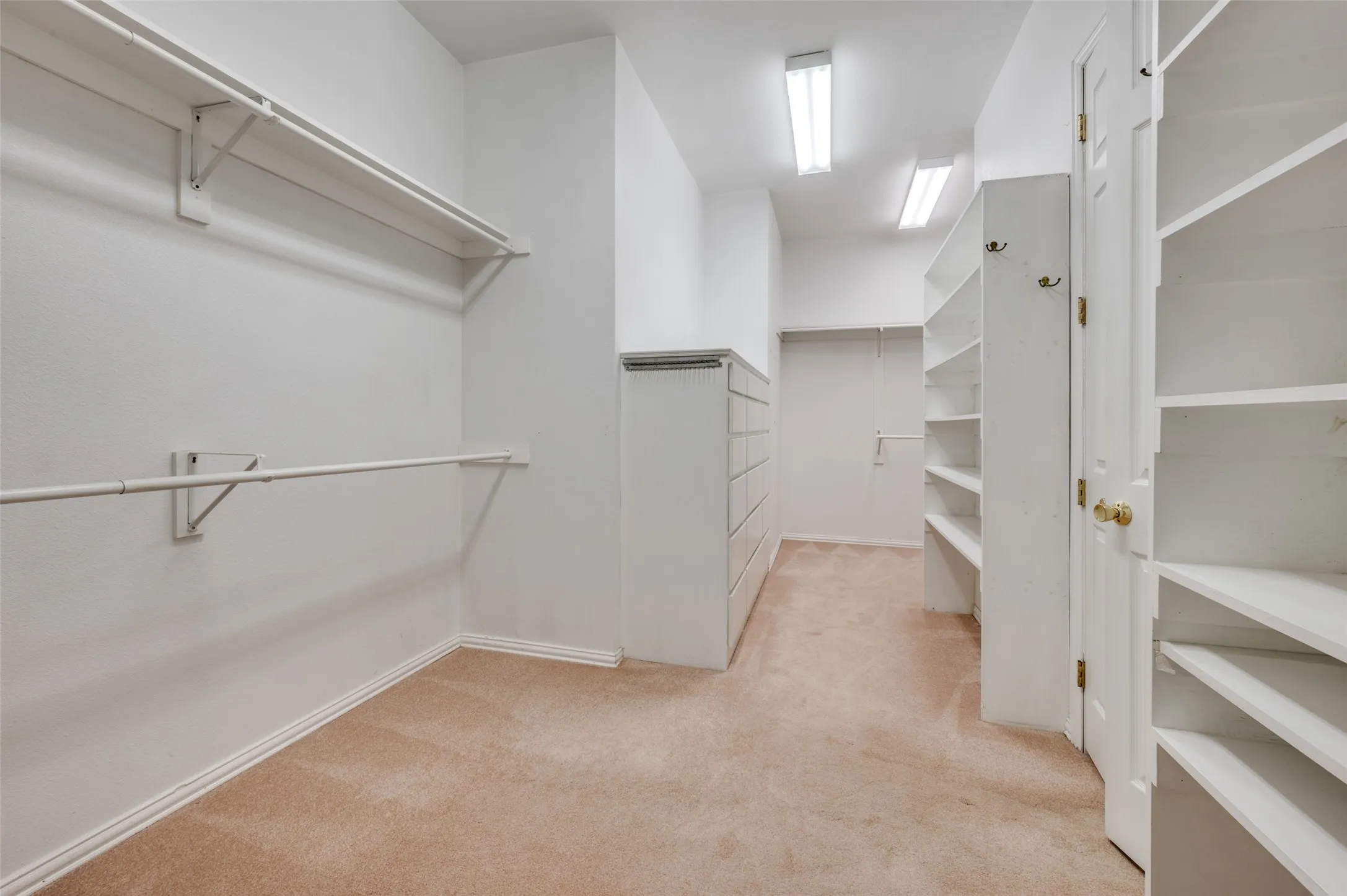 Single Family Residence For Sale in Denton County , 3504 Belmont Street, Denton, Texas 76210, 4 Bedroom, 3 Bathroom, 4 Garage spaces, 3,609 Sqft, built in 1999, Preowned, mls#21136776, Real Estate Agent in Denton, Homes For Sale in Denton county, Homes For Sale in Denton, Realtor in Denton Texas, Real Estate Brokerage Independent Realty Texas, Luminita Cordes Realtor