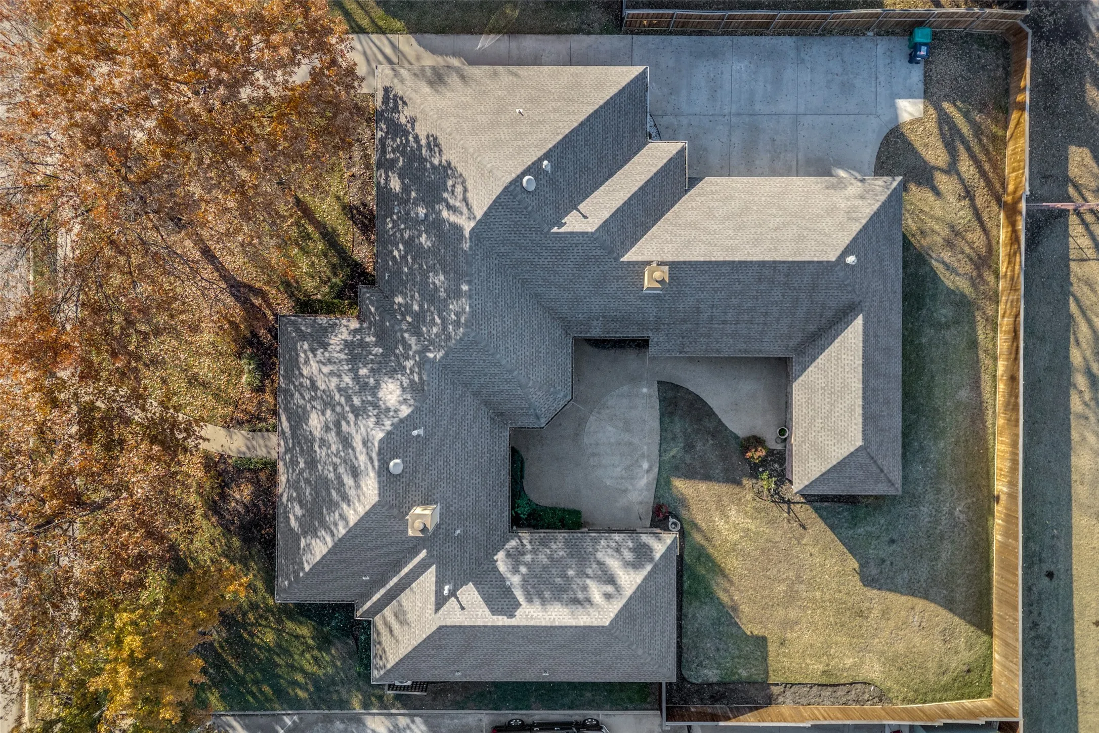 Single Family Residence For Sale in Denton County , 3504 Belmont Street, Denton, Texas 76210, 4 Bedroom, 3 Bathroom, 4 Garage spaces, 3,609 Sqft, built in 1999, Preowned, mls#21136776, Real Estate Agent in Denton, Homes For Sale in Denton county, Homes For Sale in Denton, Realtor in Denton Texas, Real Estate Brokerage Independent Realty Texas, Luminita Cordes Realtor