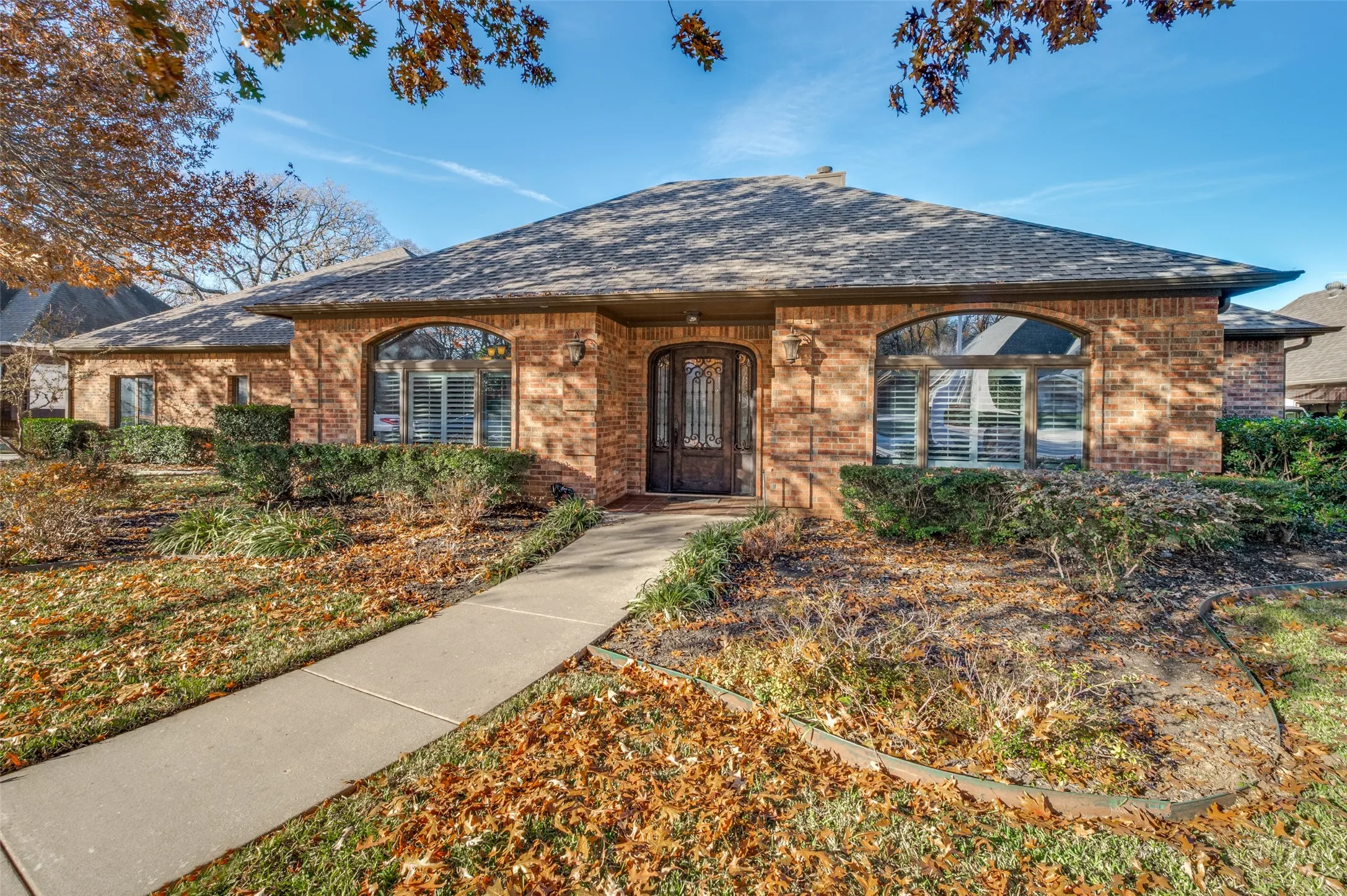 Single Family Residence For Sale in Denton County , 3504 Belmont Street, Denton, Texas 76210, 4 Bedroom, 3 Bathroom, 4 Garage spaces, 3,609 Sqft, built in 1999, Preowned, mls#21136776, Real Estate Agent in Denton, Homes For Sale in Denton county, Homes For Sale in Denton, Realtor in Denton Texas, Real Estate Brokerage Independent Realty Texas, Luminita Cordes Realtor