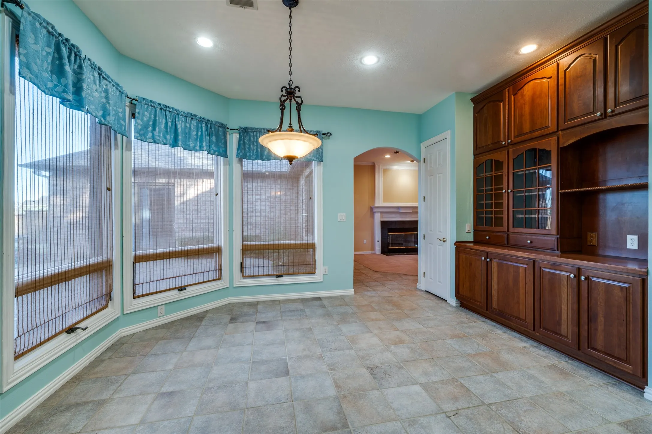 Single Family Residence For Sale in Denton County , 3504 Belmont Street, Denton, Texas 76210, 4 Bedroom, 3 Bathroom, 4 Garage spaces, 3,609 Sqft, built in 1999, Preowned, mls#21136776, Real Estate Agent in Denton, Homes For Sale in Denton county, Homes For Sale in Denton, Realtor in Denton Texas, Real Estate Brokerage Independent Realty Texas, Luminita Cordes Realtor