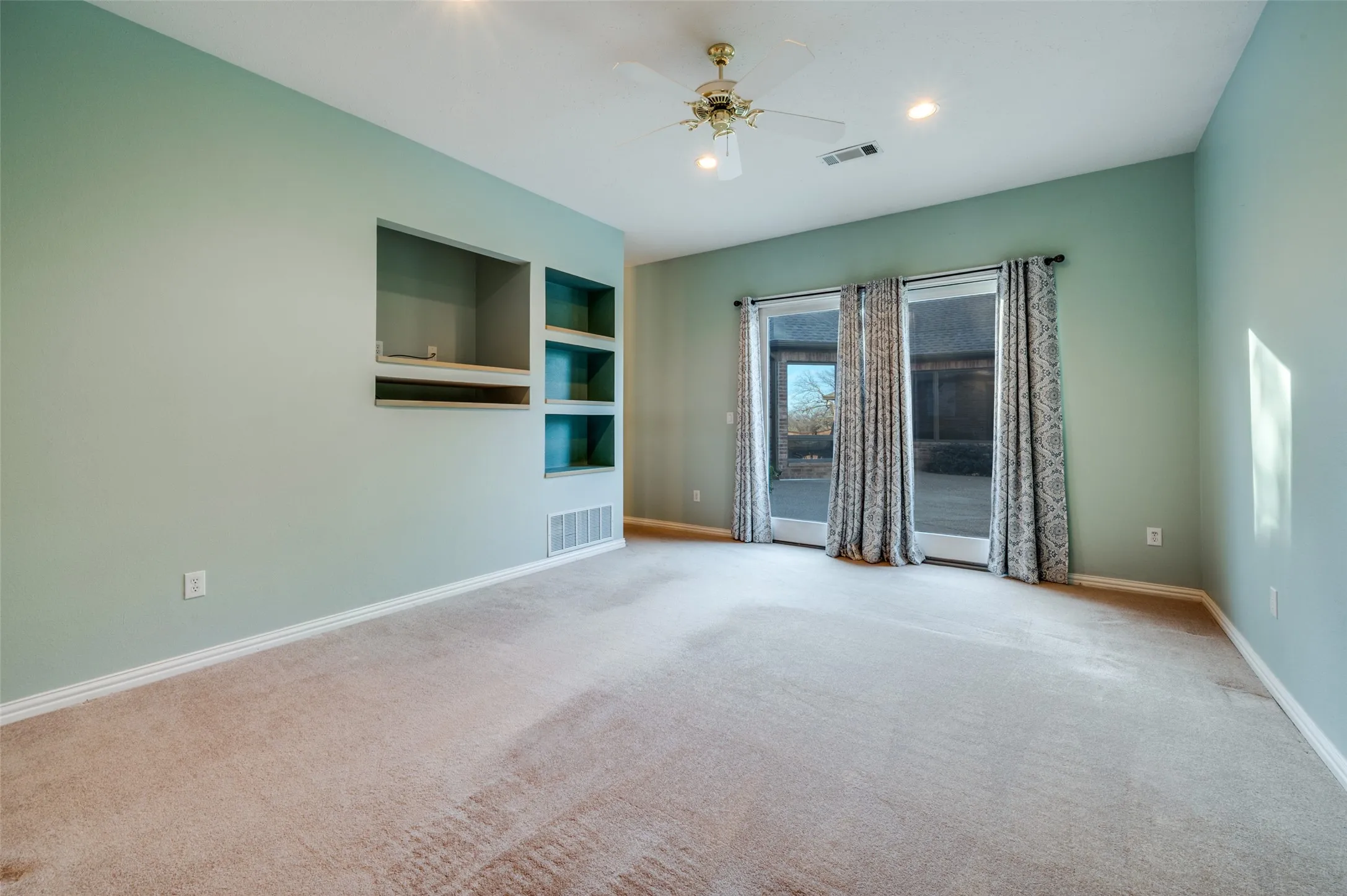 Single Family Residence For Sale in Denton County , 3504 Belmont Street, Denton, Texas 76210, 4 Bedroom, 3 Bathroom, 4 Garage spaces, 3,609 Sqft, built in 1999, Preowned, mls#21136776, Real Estate Agent in Denton, Homes For Sale in Denton county, Homes For Sale in Denton, Realtor in Denton Texas, Real Estate Brokerage Independent Realty Texas, Luminita Cordes Realtor