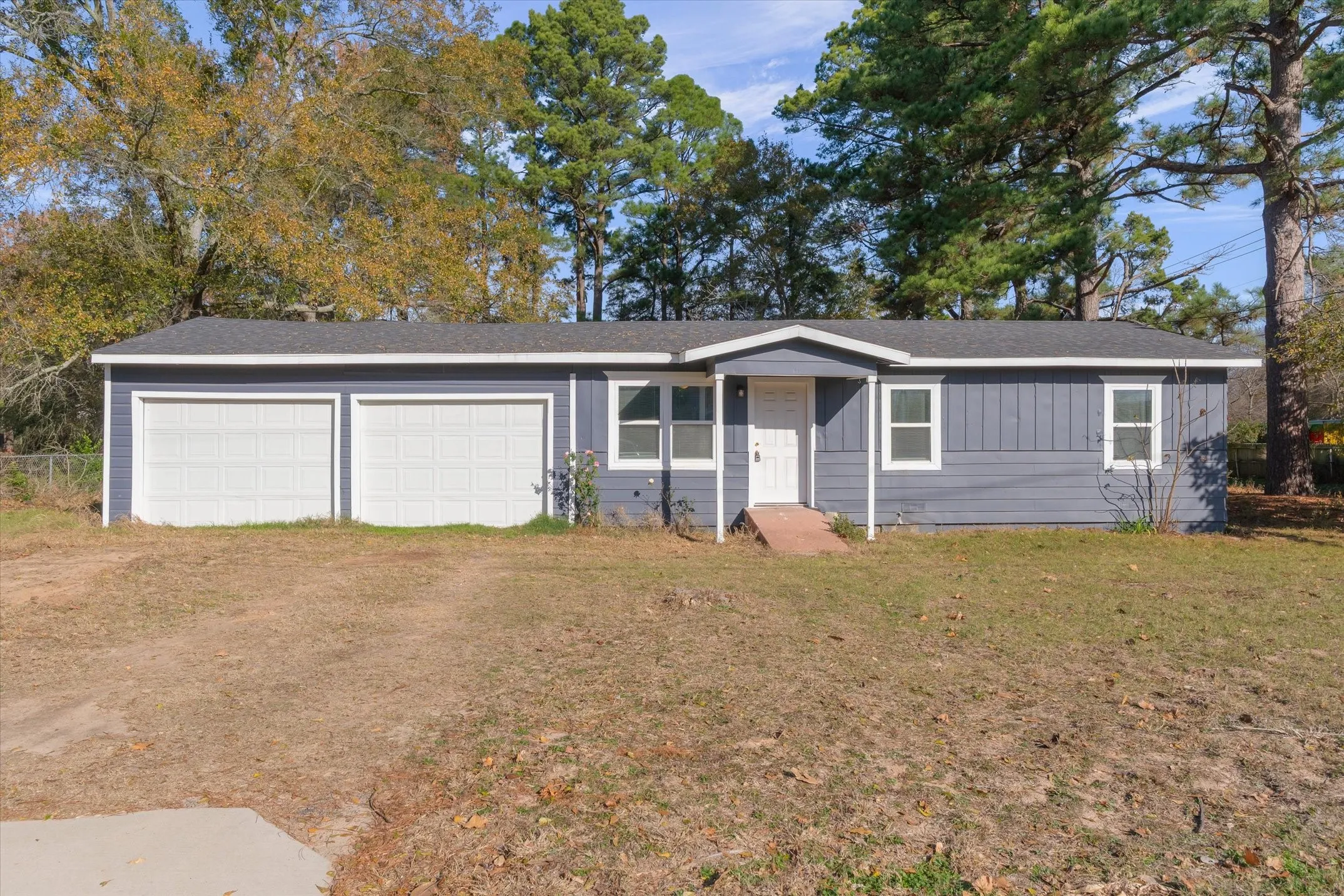 Single Family Residence For Sale in Henderson County , 600 M L King Jr Boulevard, Athens, Texas 75751, 3 Bedrooms, 1 Bathroom, 2 Garage spaces, 1,225 Sqft, built in 1958, Preowned, Price $160,000, mls#21137542, Real Estate Agent in Athens, Homes For Sale in Henderson county, Homes For Sale in Athens, Realtor in Athens Texas, Real Estate Brokerage Independent Realty Texas, Luminita Cordes Realtor