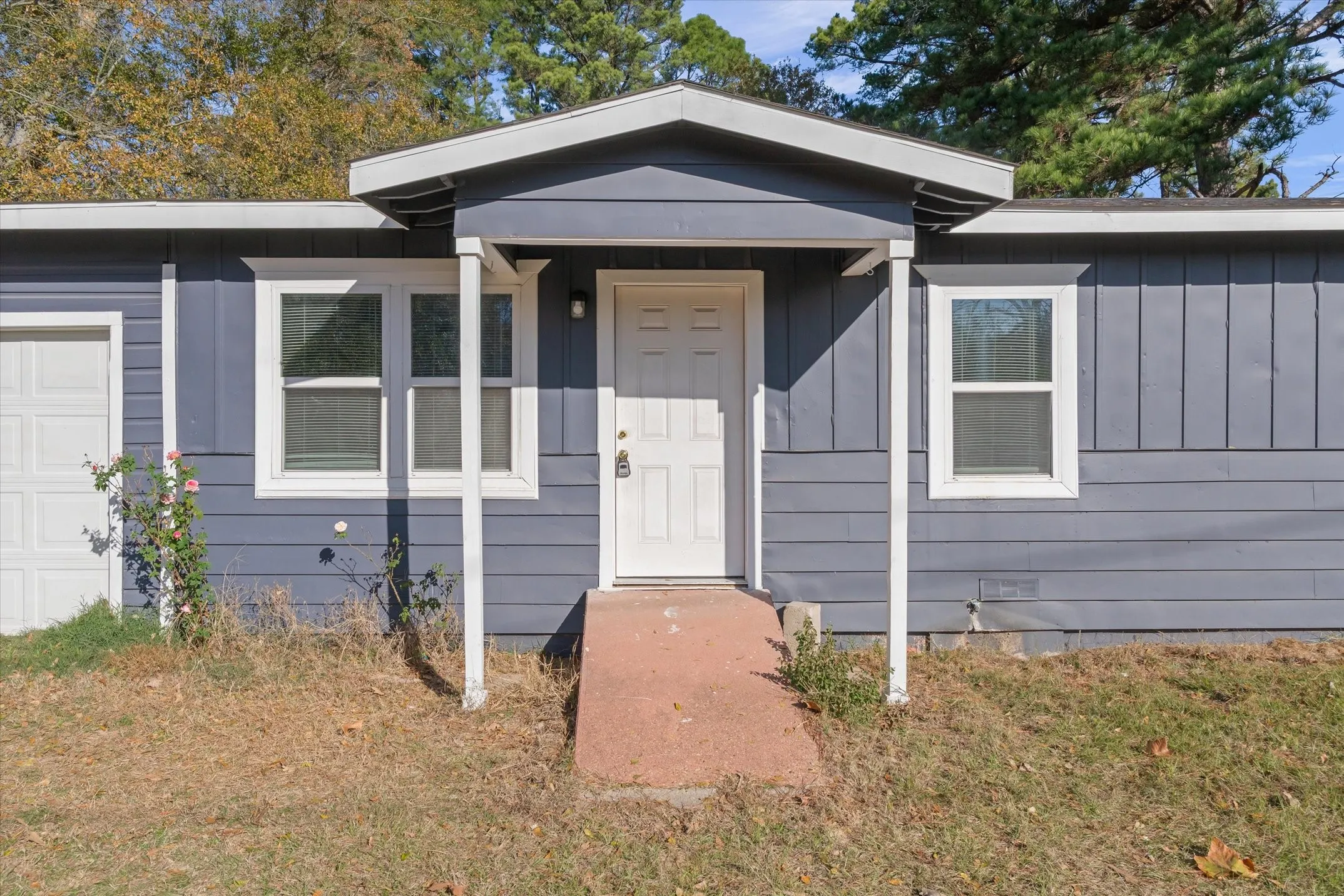 Single Family Residence For Sale in Henderson County , 600 M L King Jr Boulevard, Athens, Texas 75751, 3 Bedrooms, 1 Bathroom, 2 Garage spaces, 1,225 Sqft, built in 1958, Preowned, Price $160,000, mls#21137542, Real Estate Agent in Athens, Homes For Sale in Henderson county, Homes For Sale in Athens, Realtor in Athens Texas, Real Estate Brokerage Independent Realty Texas, Luminita Cordes Realtor