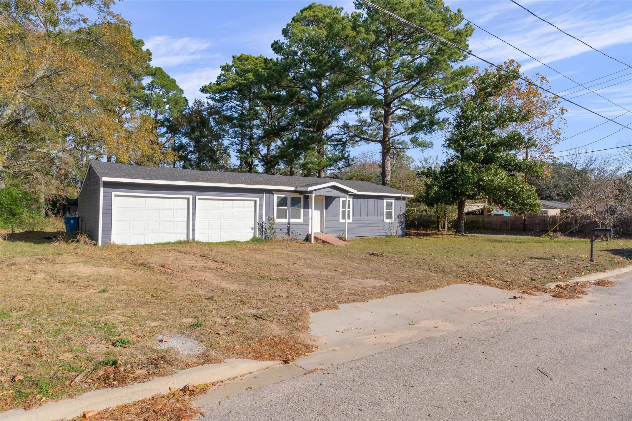 Single Family Residence For Sale in Henderson County , 600 M L King Jr Boulevard, Athens, Texas 75751, 3 Bedrooms, 1 Bathroom, 2 Garage spaces, 1,225 Sqft, built in 1958, Preowned, Price $160,000, mls#21137542, Real Estate Agent in Athens, Homes For Sale in Henderson county, Homes For Sale in Athens, Realtor in Athens Texas, Real Estate Brokerage Independent Realty Texas, Luminita Cordes Realtor