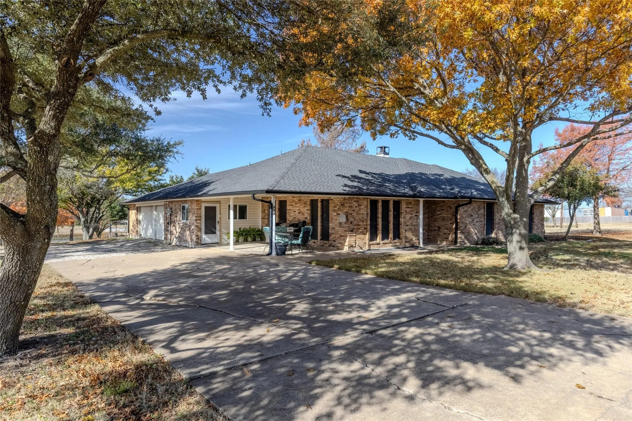 Single Family Residence For Sale in Collin County , 803-2 Westshore Drive, St Paul, Texas 75098, 3 Bedroom, 3 Bathroom, 2 Garage spaces, 2,263 Sqft, built in 1983, Preowned, mls#21137570, Real Estate Agent in St Paul, Homes For Sale in Collin county, Homes For Sale in St Paul, Realtor in St Paul Texas, Real Estate Brokerage Independent Realty Texas, Luminita Cordes Realtor