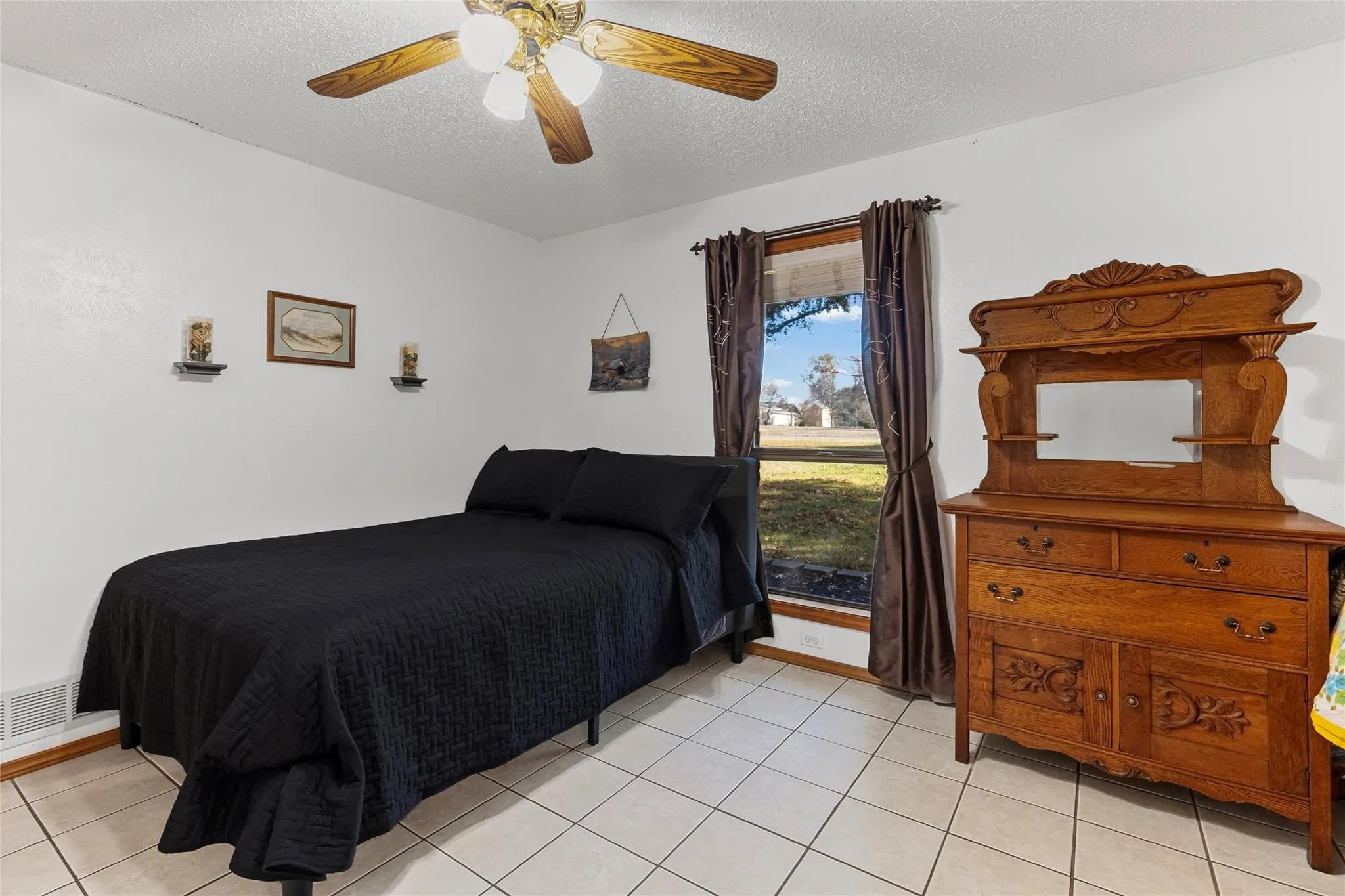 Single Family Residence For Sale in Collin County , 803-2 Westshore Drive, St Paul, Texas 75098, 3 Bedroom, 3 Bathroom, 2 Garage spaces, 2,263 Sqft, built in 1983, Preowned, mls#21137570, Real Estate Agent in St Paul, Homes For Sale in Collin county, Homes For Sale in St Paul, Realtor in St Paul Texas, Real Estate Brokerage Independent Realty Texas, Luminita Cordes Realtor