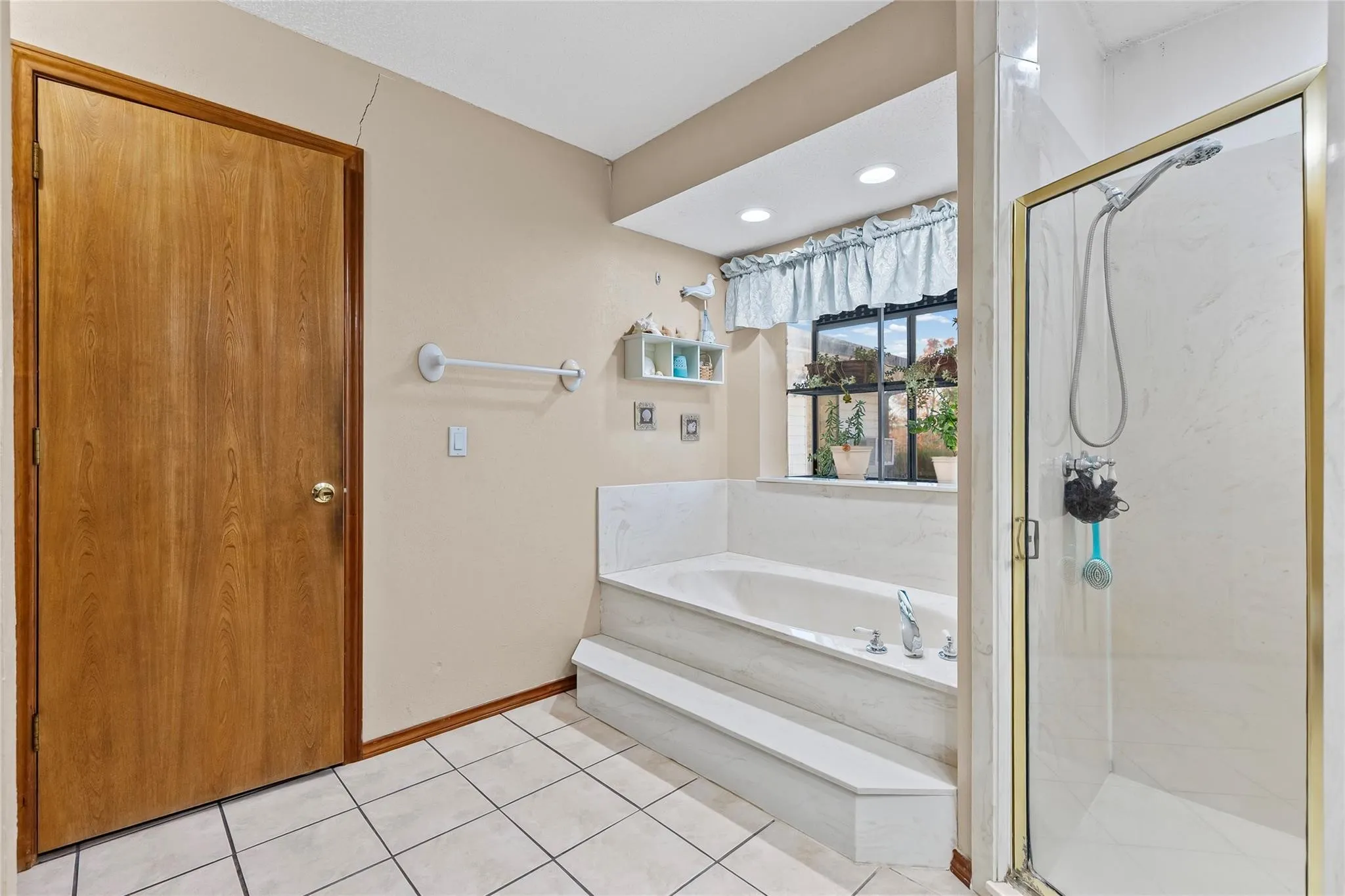 Single Family Residence For Sale in Collin County , 803-2 Westshore Drive, St Paul, Texas 75098, 3 Bedroom, 3 Bathroom, 2 Garage spaces, 2,263 Sqft, built in 1983, Preowned, mls#21137570, Real Estate Agent in St Paul, Homes For Sale in Collin county, Homes For Sale in St Paul, Realtor in St Paul Texas, Real Estate Brokerage Independent Realty Texas, Luminita Cordes Realtor