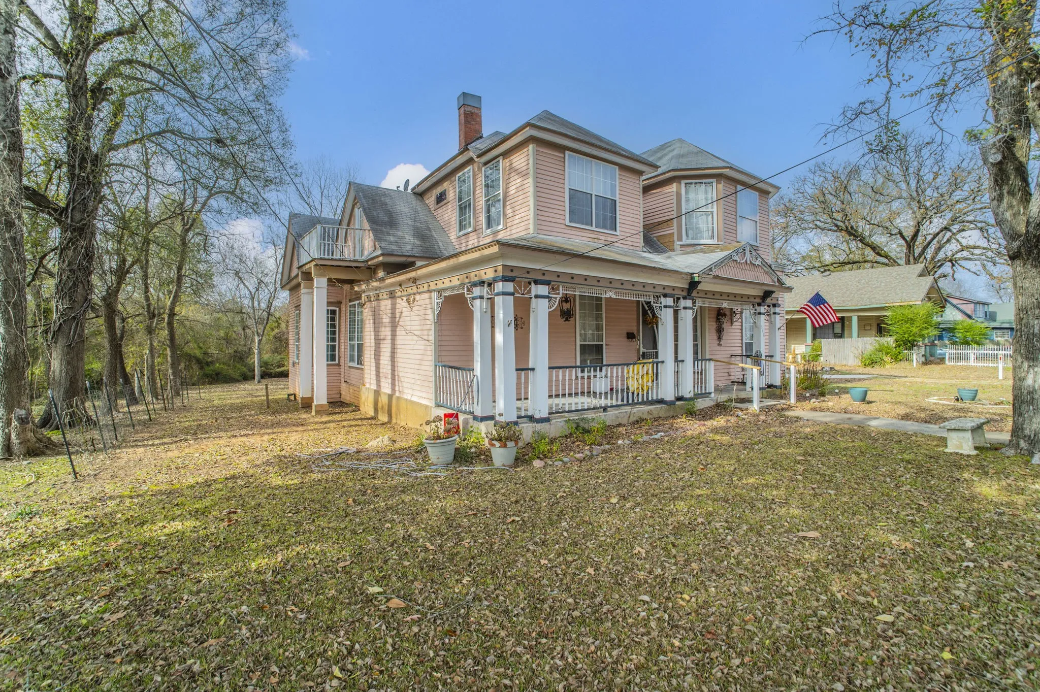 Single Family Residence For Sale in Lamar County , 540 12th Street SE, Paris, Texas 75460, 5 Bedrooms, 2 Bathrooms, Garage spaces, 3,076 Sqft, built in 1896, Price $225,000, mls#21137474, Real Estate Agent in Paris, Homes For Sale in Lamar county, Homes For Sale in Paris, Realtor in Paris Texas, Real Estate Brokerage Independent Realty Texas, Luminita Cordes Realtor
