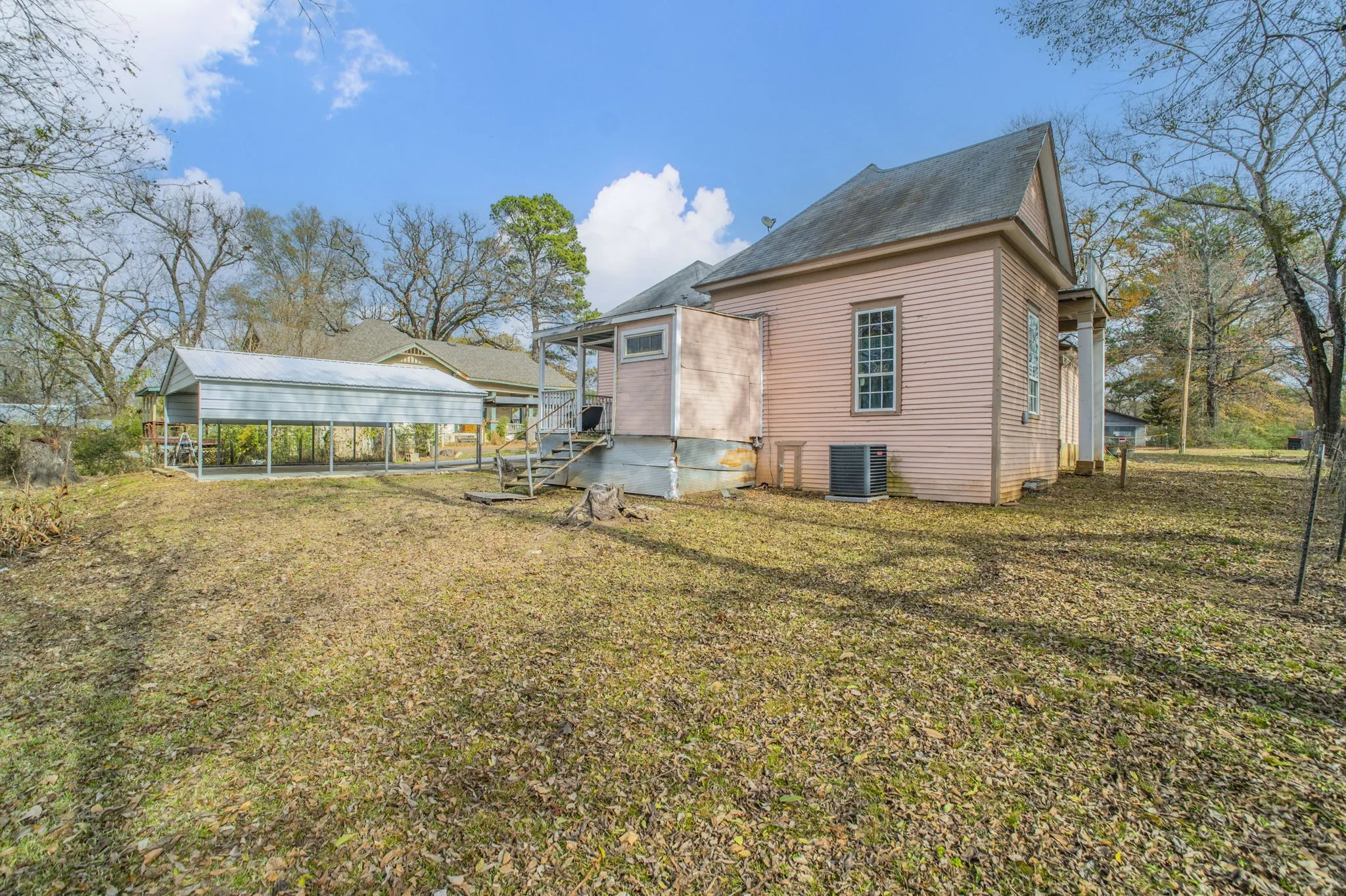Single Family Residence For Sale in Lamar County , 540 12th Street SE, Paris, Texas 75460, 5 Bedrooms, 2 Bathrooms, Garage spaces, 3,076 Sqft, built in 1896, Price $225,000, mls#21137474, Real Estate Agent in Paris, Homes For Sale in Lamar county, Homes For Sale in Paris, Realtor in Paris Texas, Real Estate Brokerage Independent Realty Texas, Luminita Cordes Realtor