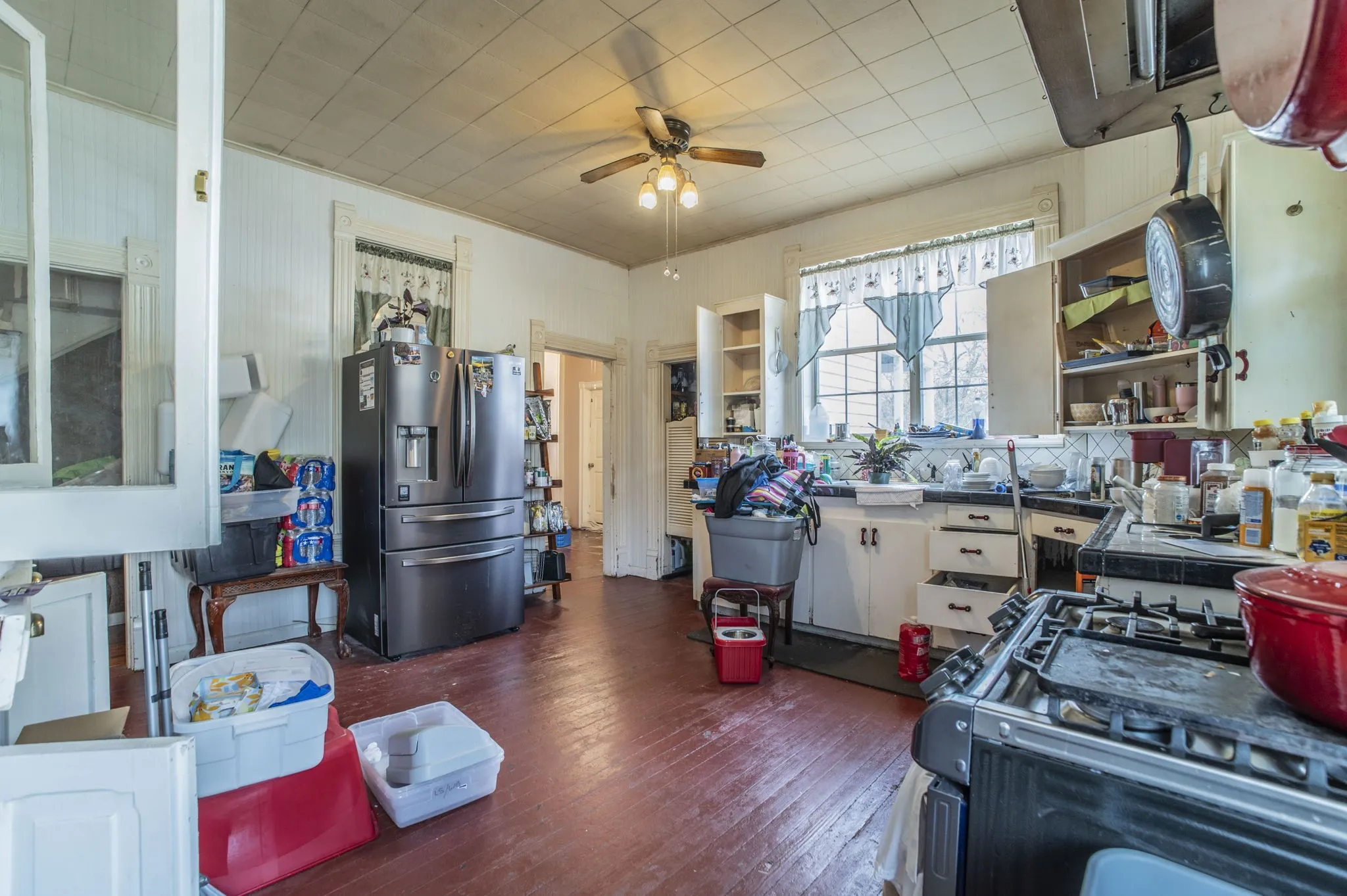 Single Family Residence For Sale in Lamar County , 540 12th Street SE, Paris, Texas 75460, 5 Bedrooms, 2 Bathrooms, Garage spaces, 3,076 Sqft, built in 1896, Price $225,000, mls#21137474, Real Estate Agent in Paris, Homes For Sale in Lamar county, Homes For Sale in Paris, Realtor in Paris Texas, Real Estate Brokerage Independent Realty Texas, Luminita Cordes Realtor