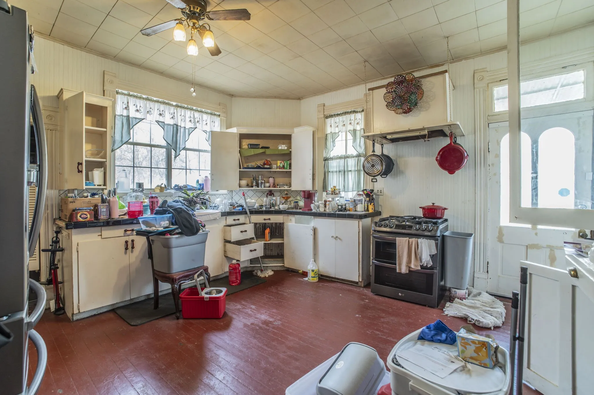 Single Family Residence For Sale in Lamar County , 540 12th Street SE, Paris, Texas 75460, 5 Bedrooms, 2 Bathrooms, Garage spaces, 3,076 Sqft, built in 1896, Price $225,000, mls#21137474, Real Estate Agent in Paris, Homes For Sale in Lamar county, Homes For Sale in Paris, Realtor in Paris Texas, Real Estate Brokerage Independent Realty Texas, Luminita Cordes Realtor