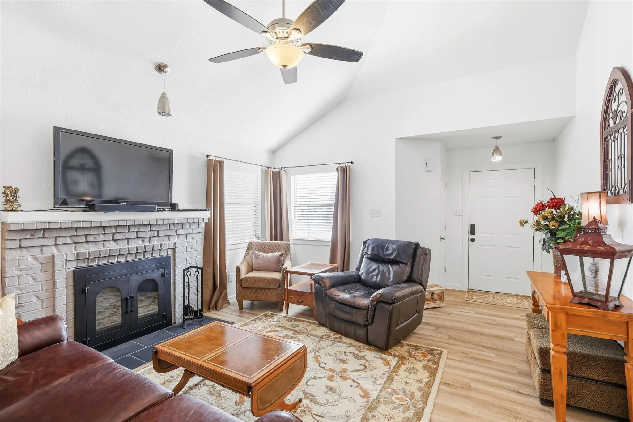 Single Family Residence For Sale in Tarrant County , 807 Windcrest Drive, Keller, Texas 76248, 2 Bedrooms, 2 Bathrooms, Garage spaces, 1,179 Sqft, built in 1983, Preowned, Price $276,000, mls#21135756, Real Estate Agent in Keller, Homes For Sale in Tarrant county, Homes For Sale in Keller, Realtor in Keller Texas, Real Estate Brokerage Independent Realty Texas, Luminita Cordes Realtor