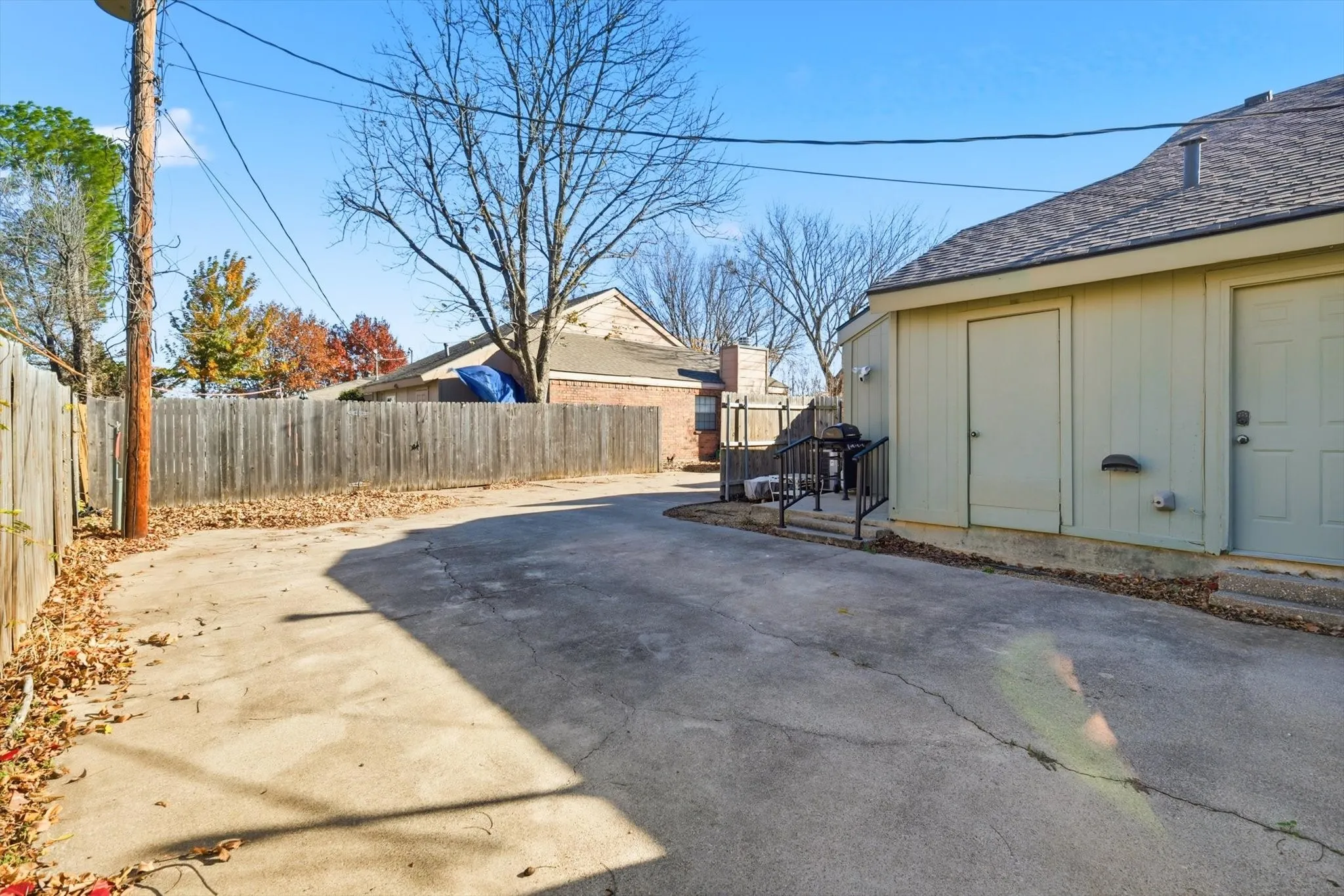 Single Family Residence For Sale in Tarrant County , 807 Windcrest Drive, Keller, Texas 76248, 2 Bedrooms, 2 Bathrooms, Garage spaces, 1,179 Sqft, built in 1983, Preowned, Price $276,000, mls#21135756, Real Estate Agent in Keller, Homes For Sale in Tarrant county, Homes For Sale in Keller, Realtor in Keller Texas, Real Estate Brokerage Independent Realty Texas, Luminita Cordes Realtor