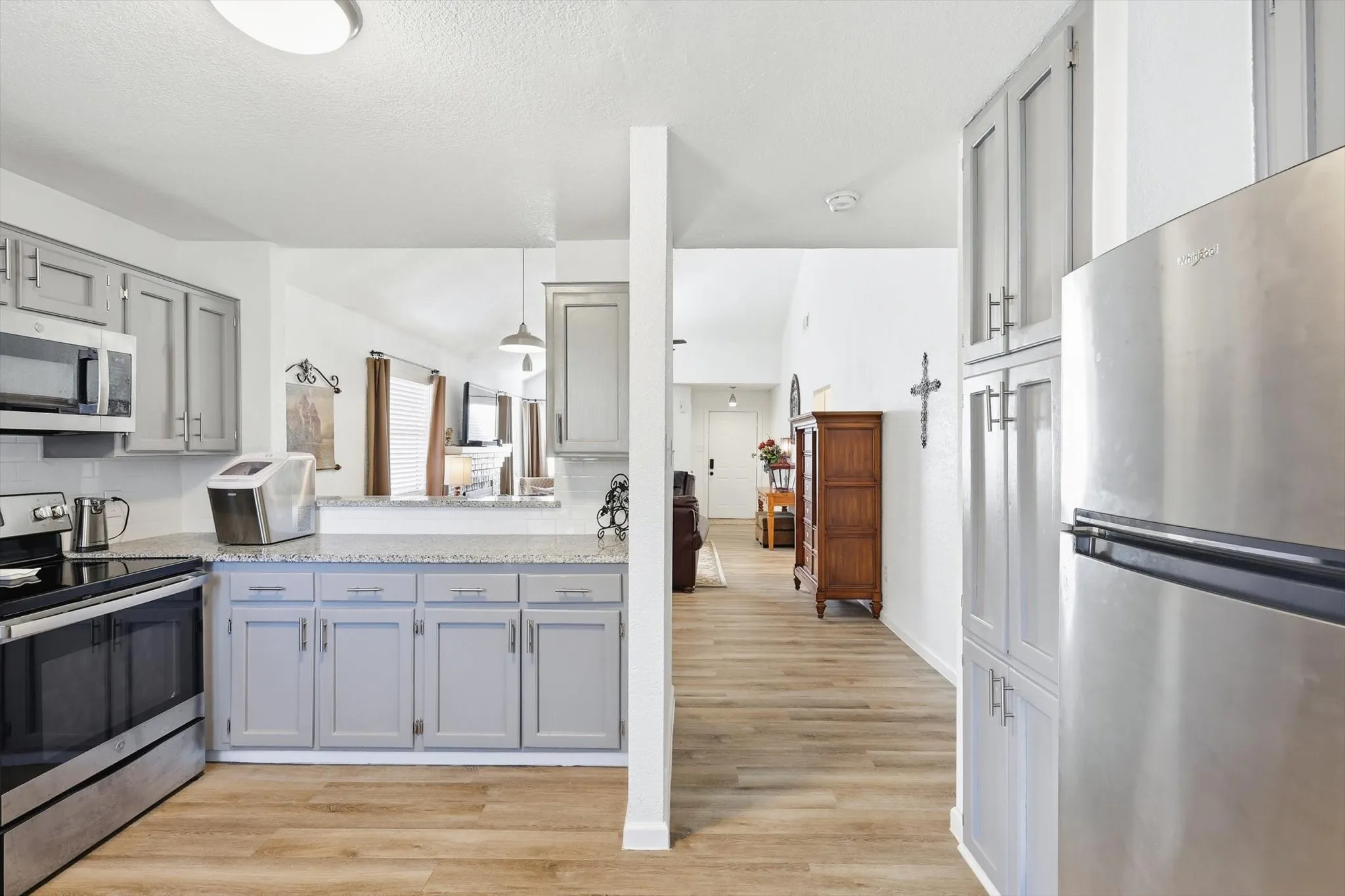 Single Family Residence For Sale in Tarrant County , 807 Windcrest Drive, Keller, Texas 76248, 2 Bedrooms, 2 Bathrooms, Garage spaces, 1,179 Sqft, built in 1983, Preowned, Price $276,000, mls#21135756, Real Estate Agent in Keller, Homes For Sale in Tarrant county, Homes For Sale in Keller, Realtor in Keller Texas, Real Estate Brokerage Independent Realty Texas, Luminita Cordes Realtor