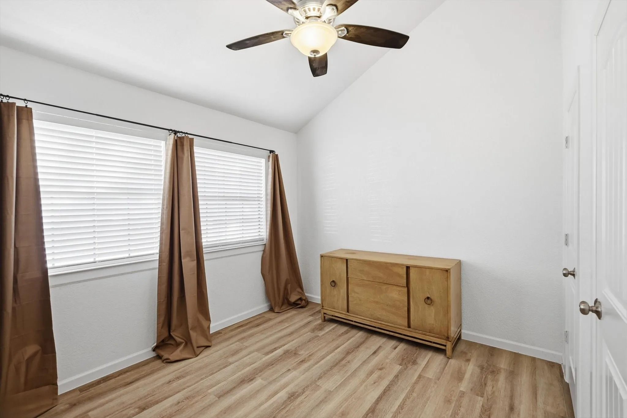 Single Family Residence For Sale in Tarrant County , 807 Windcrest Drive, Keller, Texas 76248, 2 Bedrooms, 2 Bathrooms, Garage spaces, 1,179 Sqft, built in 1983, Preowned, Price $276,000, mls#21135756, Real Estate Agent in Keller, Homes For Sale in Tarrant county, Homes For Sale in Keller, Realtor in Keller Texas, Real Estate Brokerage Independent Realty Texas, Luminita Cordes Realtor