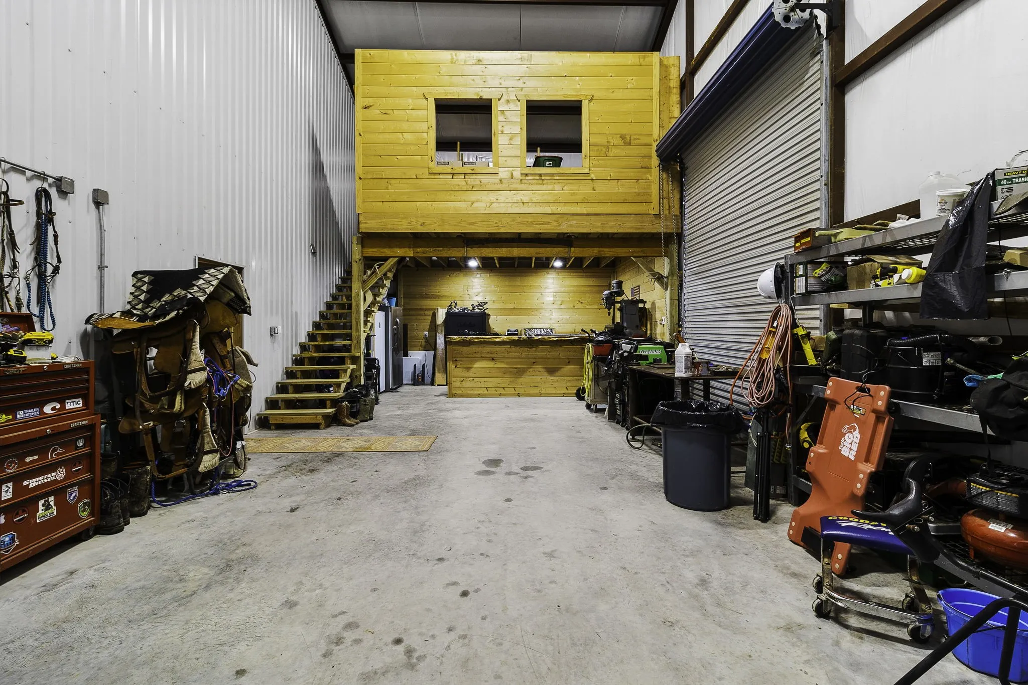 Farm For Sale in Leon County , 3200 Tx-75, Buffalo, Texas 75831, 6 Bedrooms, 3 Bathrooms, 2 Garage spaces, 3,861 Sqft, built in 2018, Preowned, Price $1,720,000, mls#21138083, Real Estate Agent in Buffalo, Homes For Sale in Leon county, Homes For Sale in Buffalo, Realtor in Buffalo Texas, Real Estate Brokerage Independent Realty Texas, Luminita Cordes Realtor