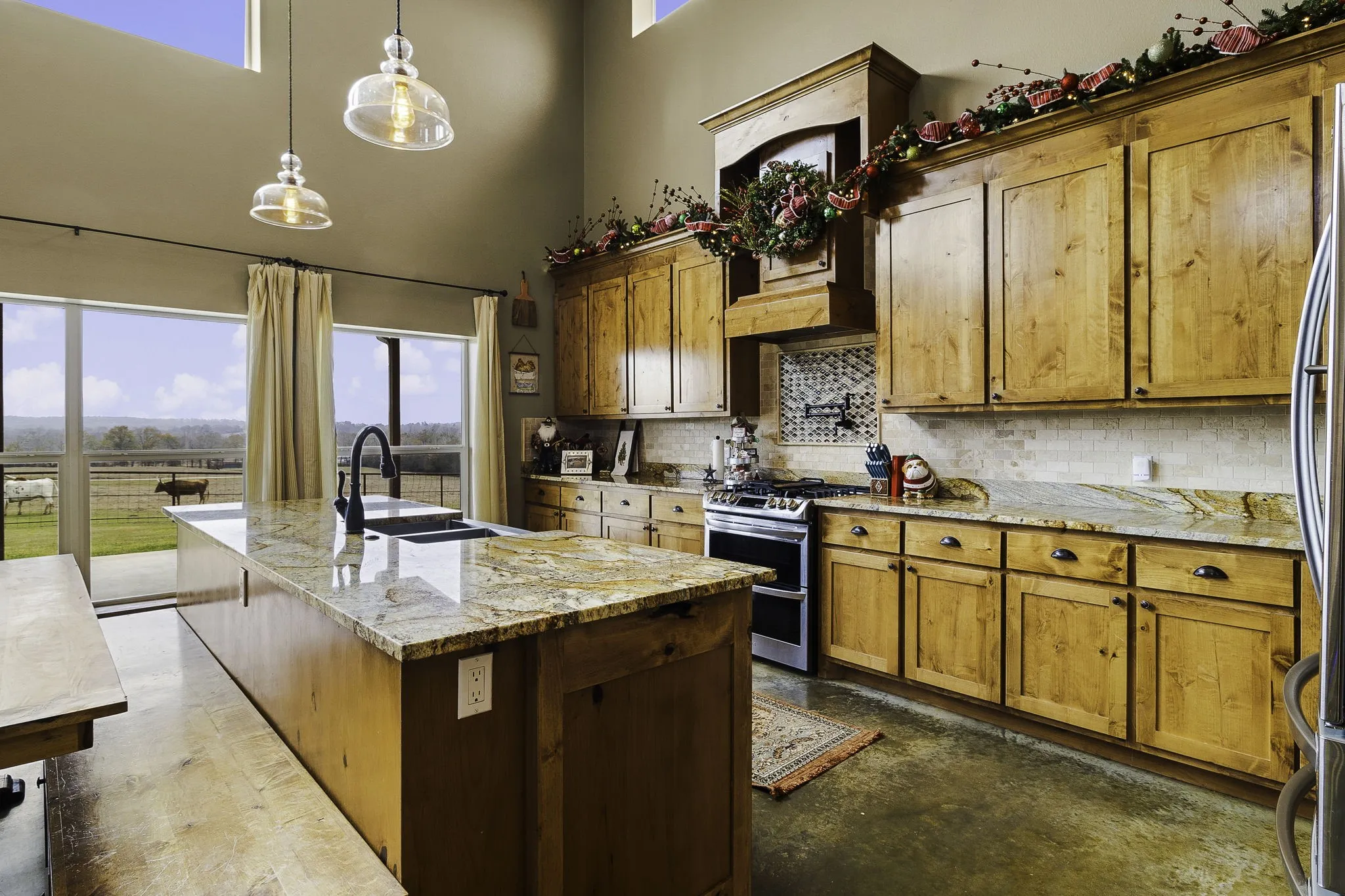 Farm For Sale in Leon County , 3200 Tx-75, Buffalo, Texas 75831, 6 Bedrooms, 3 Bathrooms, 2 Garage spaces, 3,861 Sqft, built in 2018, Preowned, Price $1,720,000, mls#21138083, Real Estate Agent in Buffalo, Homes For Sale in Leon county, Homes For Sale in Buffalo, Realtor in Buffalo Texas, Real Estate Brokerage Independent Realty Texas, Luminita Cordes Realtor
