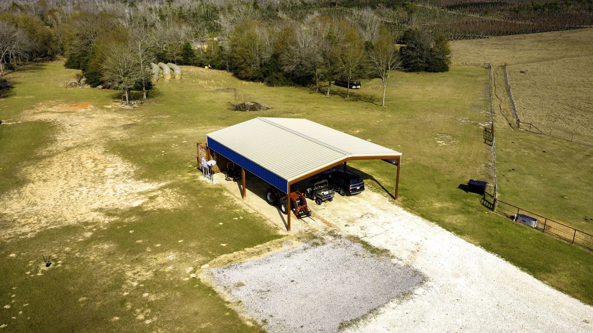 Farm For Sale in Leon County , 3200 Tx-75, Buffalo, Texas 75831, 6 Bedrooms, 3 Bathrooms, 2 Garage spaces, 3,861 Sqft, built in 2018, Preowned, Price $1,720,000, mls#21138083, Real Estate Agent in Buffalo, Homes For Sale in Leon county, Homes For Sale in Buffalo, Realtor in Buffalo Texas, Real Estate Brokerage Independent Realty Texas, Luminita Cordes Realtor