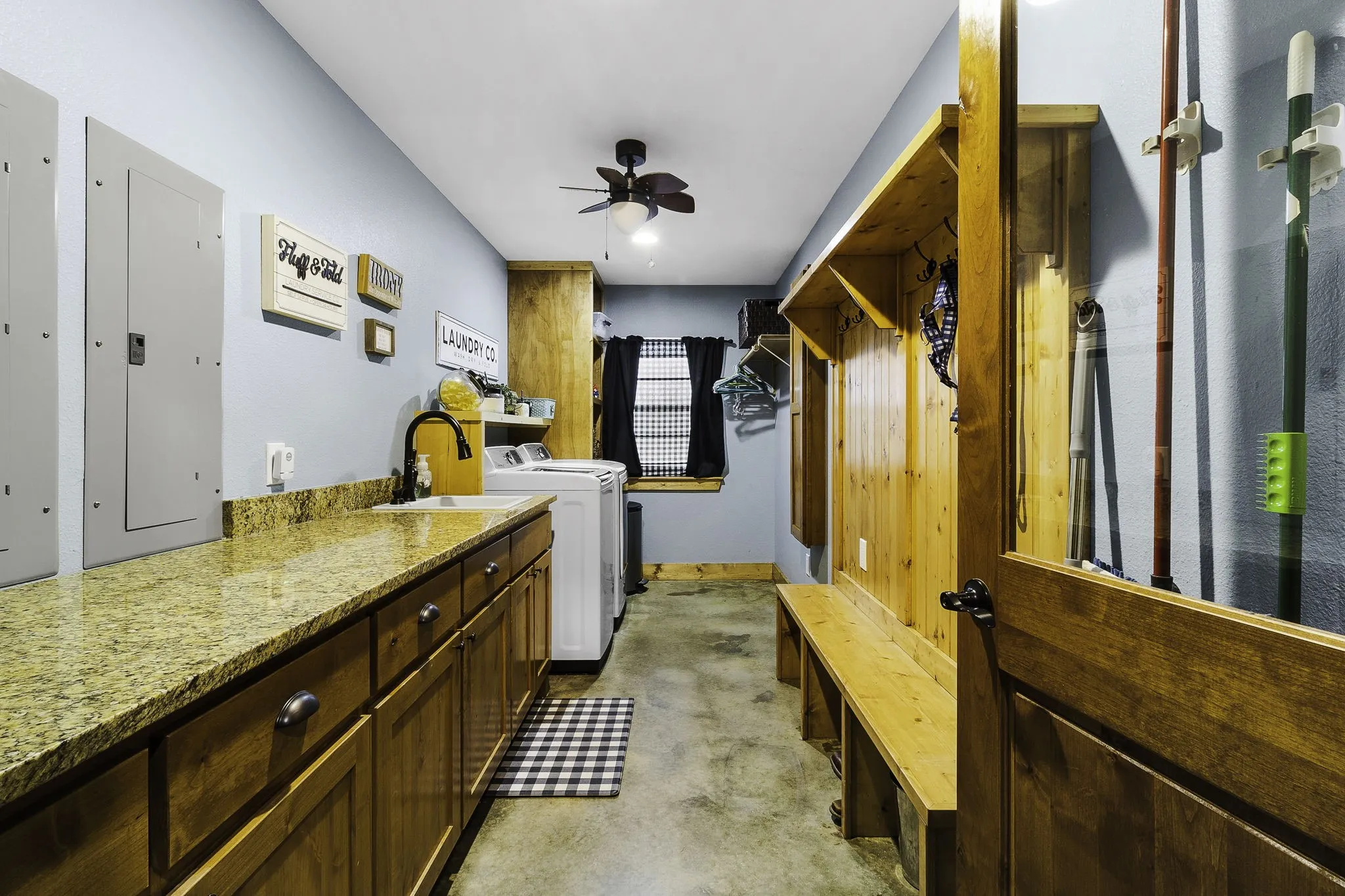 Farm For Sale in Leon County , 3200 Tx-75, Buffalo, Texas 75831, 6 Bedrooms, 3 Bathrooms, 2 Garage spaces, 3,861 Sqft, built in 2018, Preowned, Price $1,720,000, mls#21138083, Real Estate Agent in Buffalo, Homes For Sale in Leon county, Homes For Sale in Buffalo, Realtor in Buffalo Texas, Real Estate Brokerage Independent Realty Texas, Luminita Cordes Realtor