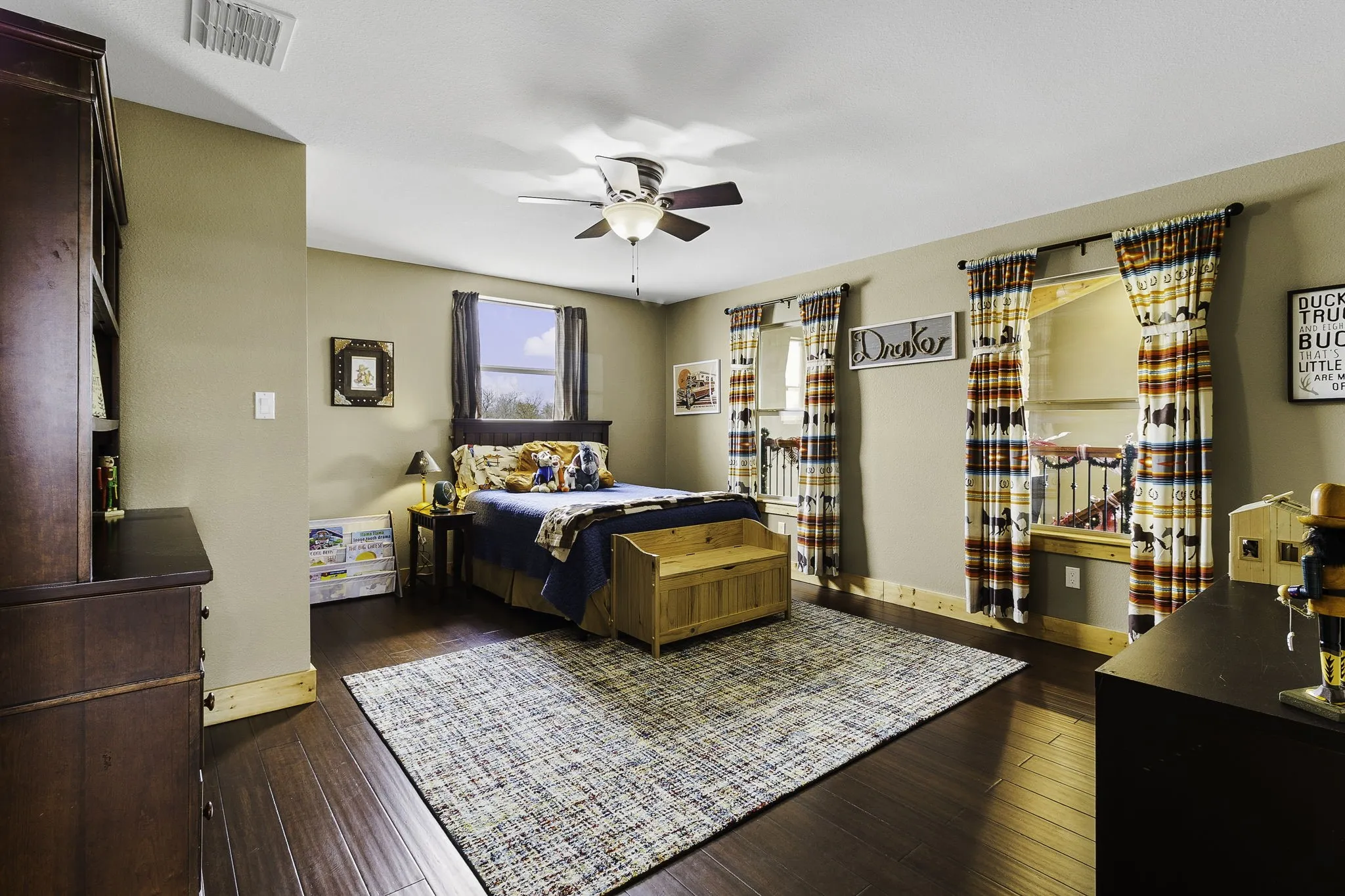 Farm For Sale in Leon County , 3200 Tx-75, Buffalo, Texas 75831, 6 Bedrooms, 3 Bathrooms, 2 Garage spaces, 3,861 Sqft, built in 2018, Preowned, Price $1,720,000, mls#21138083, Real Estate Agent in Buffalo, Homes For Sale in Leon county, Homes For Sale in Buffalo, Realtor in Buffalo Texas, Real Estate Brokerage Independent Realty Texas, Luminita Cordes Realtor