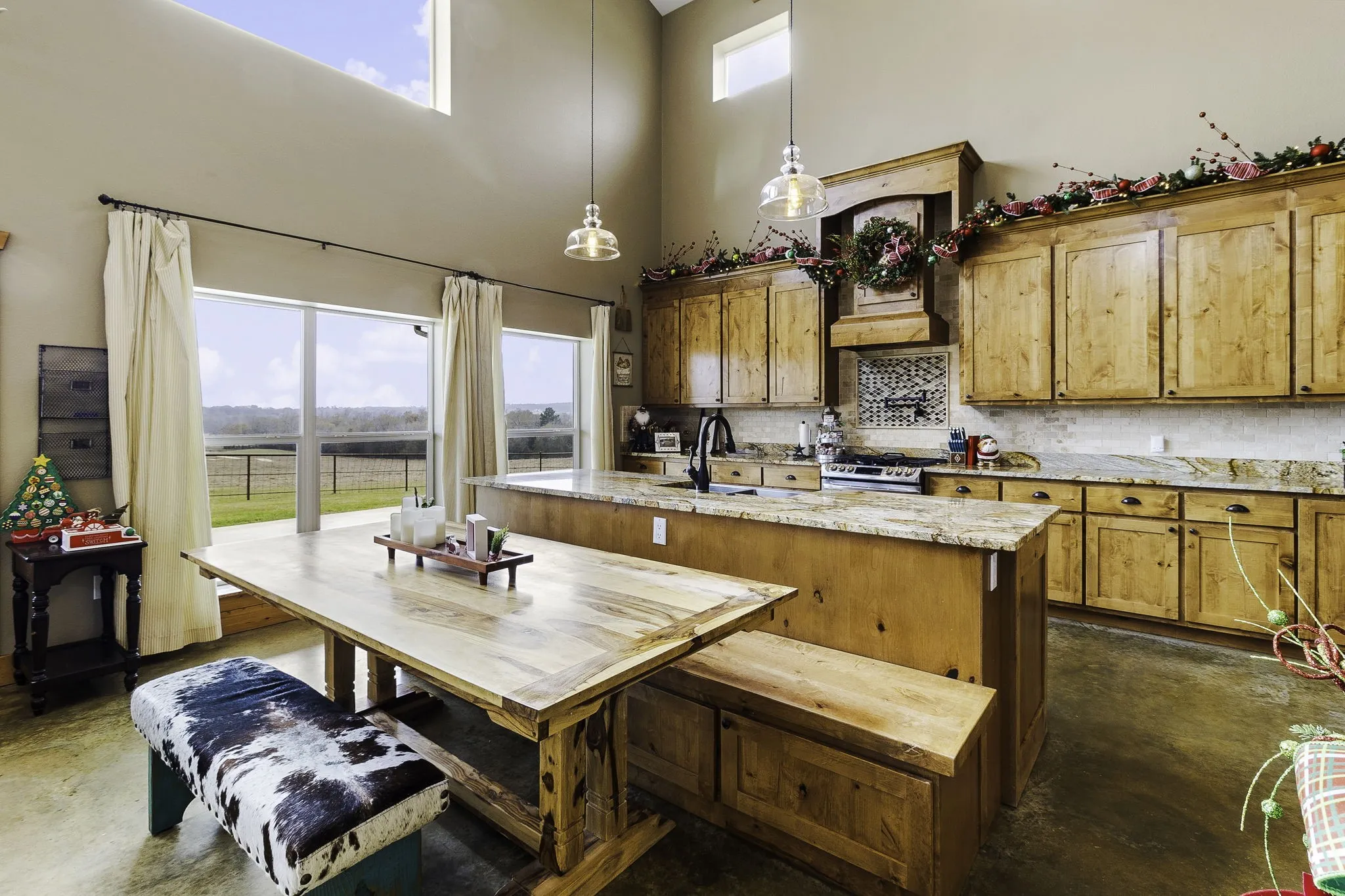 Farm For Sale in Leon County , 3200 Tx-75, Buffalo, Texas 75831, 6 Bedrooms, 3 Bathrooms, 2 Garage spaces, 3,861 Sqft, built in 2018, Preowned, Price $1,720,000, mls#21138083, Real Estate Agent in Buffalo, Homes For Sale in Leon county, Homes For Sale in Buffalo, Realtor in Buffalo Texas, Real Estate Brokerage Independent Realty Texas, Luminita Cordes Realtor