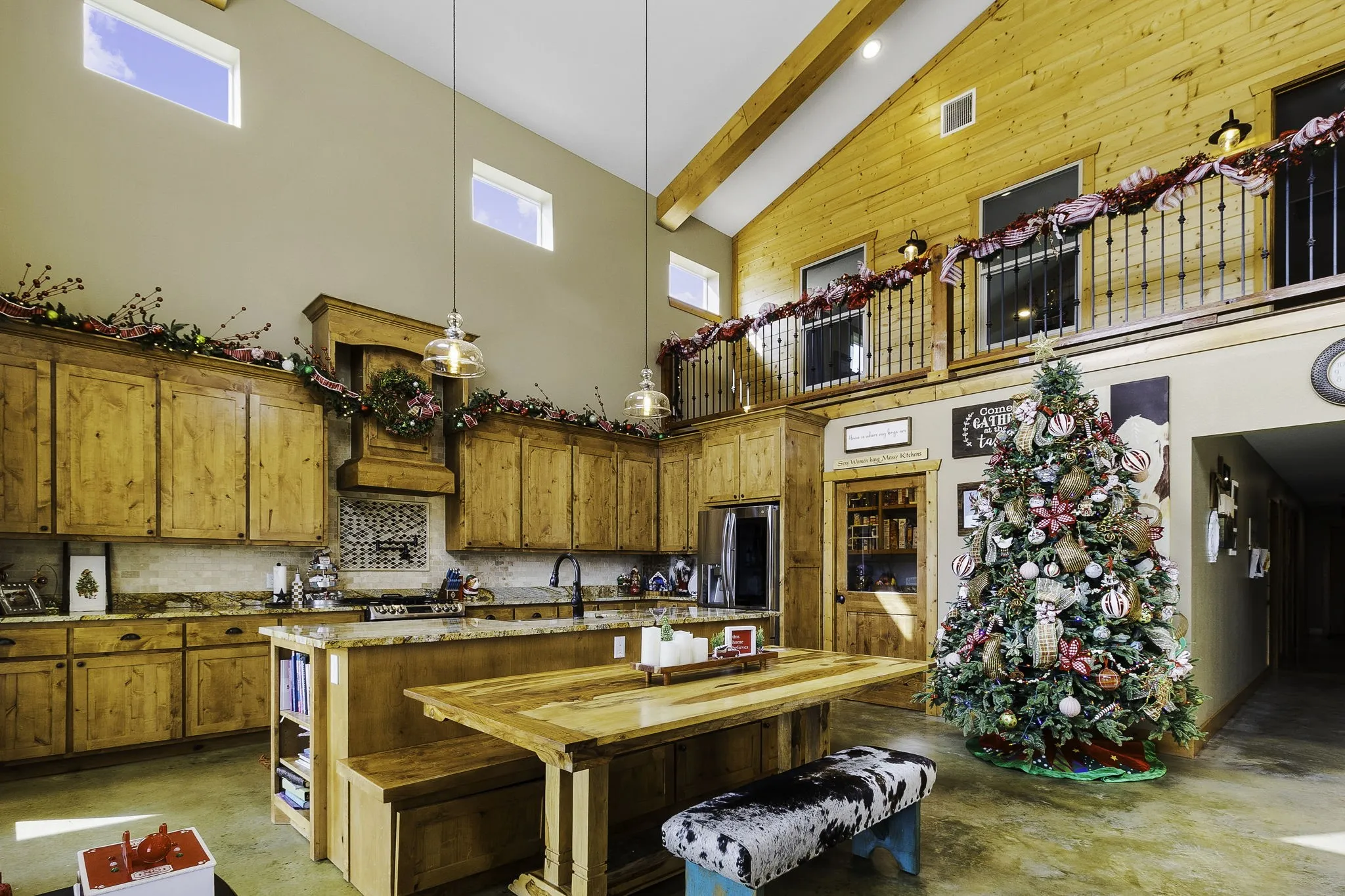 Farm For Sale in Leon County , 3200 Tx-75, Buffalo, Texas 75831, 6 Bedrooms, 3 Bathrooms, 2 Garage spaces, 3,861 Sqft, built in 2018, Preowned, Price $1,720,000, mls#21138083, Real Estate Agent in Buffalo, Homes For Sale in Leon county, Homes For Sale in Buffalo, Realtor in Buffalo Texas, Real Estate Brokerage Independent Realty Texas, Luminita Cordes Realtor