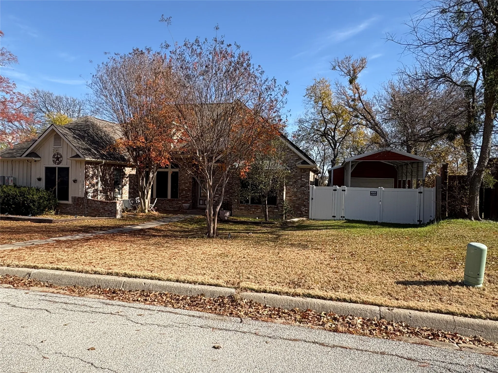 Single Family Residence For Sale in Tarrant County , 709 Timberview Court N, Fort Worth, Texas 76112, 4 Bedrooms, 3 Bathrooms, 2 Garage spaces, 2,868 Sqft, built in 2003, Price $410,000, mls#21135590, Real Estate Agent in Fort Worth, Homes For Sale in Tarrant county, Homes For Sale in Fort Worth, Realtor in Fort Worth Texas, Real Estate Brokerage Independent Realty Texas, Luminita Cordes Realtor