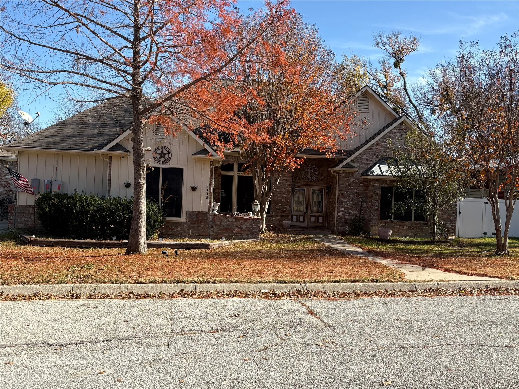 Single Family Residence For Sale in Tarrant County , 709 Timberview Court N, Fort Worth, Texas 76112, 4 Bedrooms, 3 Bathrooms, 2 Garage spaces, 2,868 Sqft, built in 2003, Price $410,000, mls#21135590, Real Estate Agent in Fort Worth, Homes For Sale in Tarrant county, Homes For Sale in Fort Worth, Realtor in Fort Worth Texas, Real Estate Brokerage Independent Realty Texas, Luminita Cordes Realtor