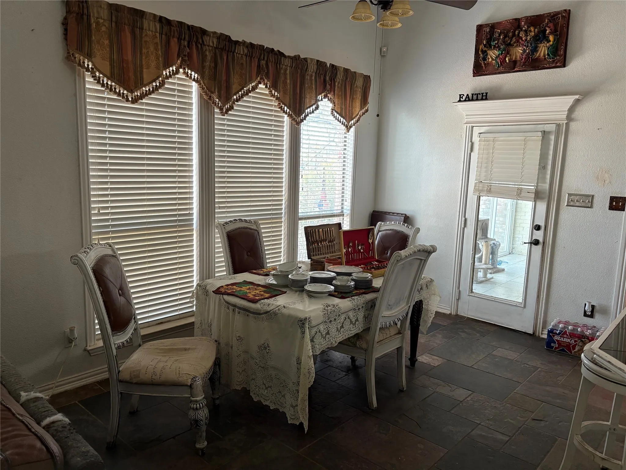 Single Family Residence For Sale in Tarrant County , 709 Timberview Court N, Fort Worth, Texas 76112, 4 Bedrooms, 3 Bathrooms, 2 Garage spaces, 2,868 Sqft, built in 2003, Price $410,000, mls#21135590, Real Estate Agent in Fort Worth, Homes For Sale in Tarrant county, Homes For Sale in Fort Worth, Realtor in Fort Worth Texas, Real Estate Brokerage Independent Realty Texas, Luminita Cordes Realtor