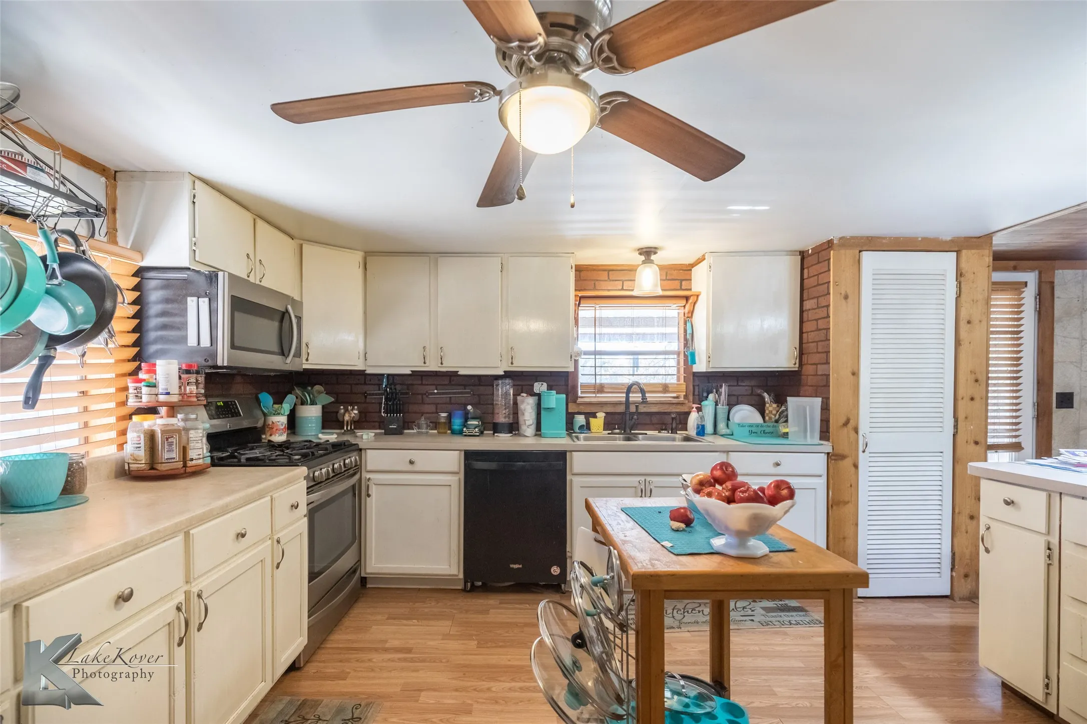 Single Family Residence For Sale in Jones County , 10001 County Road 379, Hawley, Texas 79525, 3 Bedrooms, 2 Bathrooms, Garage spaces, 1,568 Sqft, built in 1977, Price $229,000, mls#21135035, Real Estate Agent in Hawley, Homes For Sale in Jones county, Homes For Sale in Hawley, Realtor in Hawley Texas, Real Estate Brokerage Independent Realty Texas, Luminita Cordes Realtor
