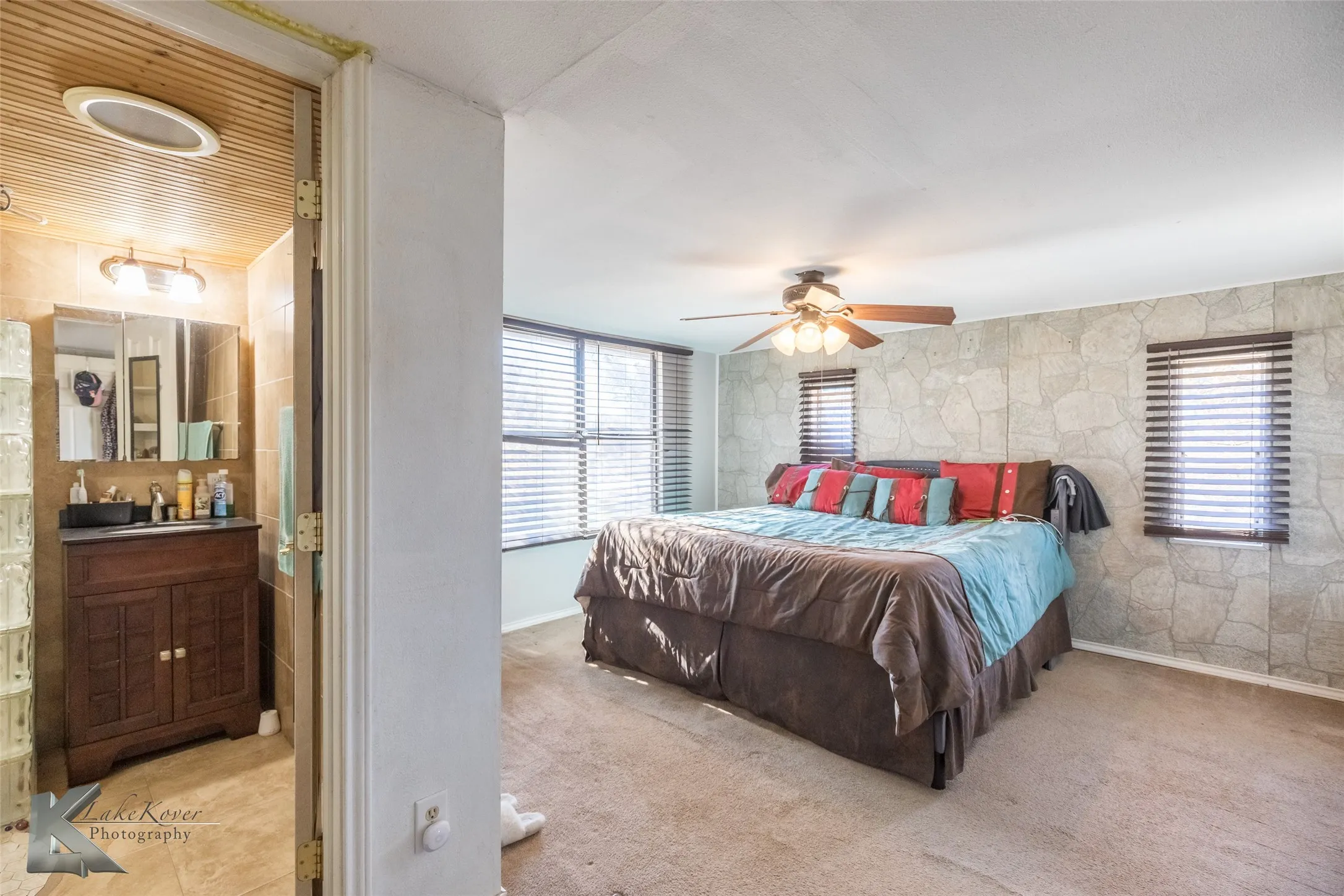 Single Family Residence For Sale in Jones County , 10001 County Road 379, Hawley, Texas 79525, 3 Bedrooms, 2 Bathrooms, Garage spaces, 1,568 Sqft, built in 1977, Price $229,000, mls#21135035, Real Estate Agent in Hawley, Homes For Sale in Jones county, Homes For Sale in Hawley, Realtor in Hawley Texas, Real Estate Brokerage Independent Realty Texas, Luminita Cordes Realtor