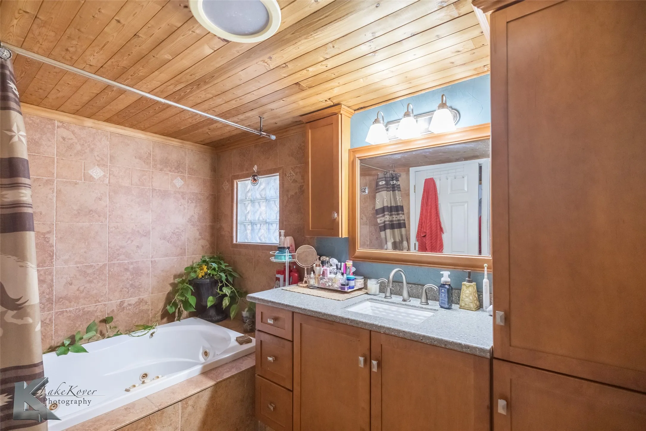 Single Family Residence For Sale in Jones County , 10001 County Road 379, Hawley, Texas 79525, 3 Bedrooms, 2 Bathrooms, Garage spaces, 1,568 Sqft, built in 1977, Price $229,000, mls#21135035, Real Estate Agent in Hawley, Homes For Sale in Jones county, Homes For Sale in Hawley, Realtor in Hawley Texas, Real Estate Brokerage Independent Realty Texas, Luminita Cordes Realtor