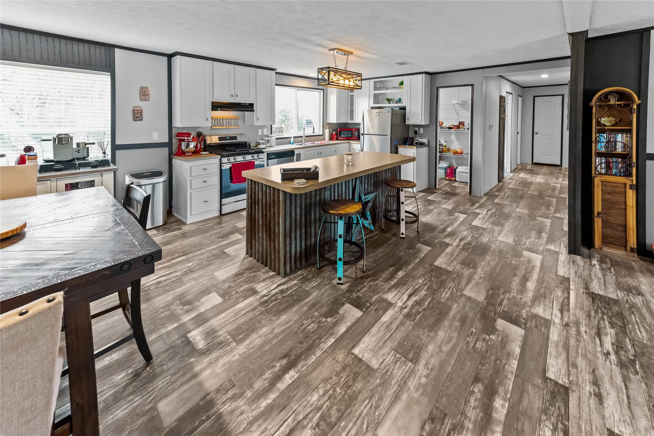 Mobile Home For Sale in Hill County , 135 Chisholm Pass, Whitney, Texas 76692, 3 Bedroom, 2 Bathroom, Garage spaces, 1,792 Sqft, built in 2022, mls#21138306, Real Estate Agent in Whitney, Homes For Sale in Hill county, Homes For Sale in Whitney, Realtor in Whitney Texas, Real Estate Brokerage Independent Realty Texas, Luminita Cordes Realtor
