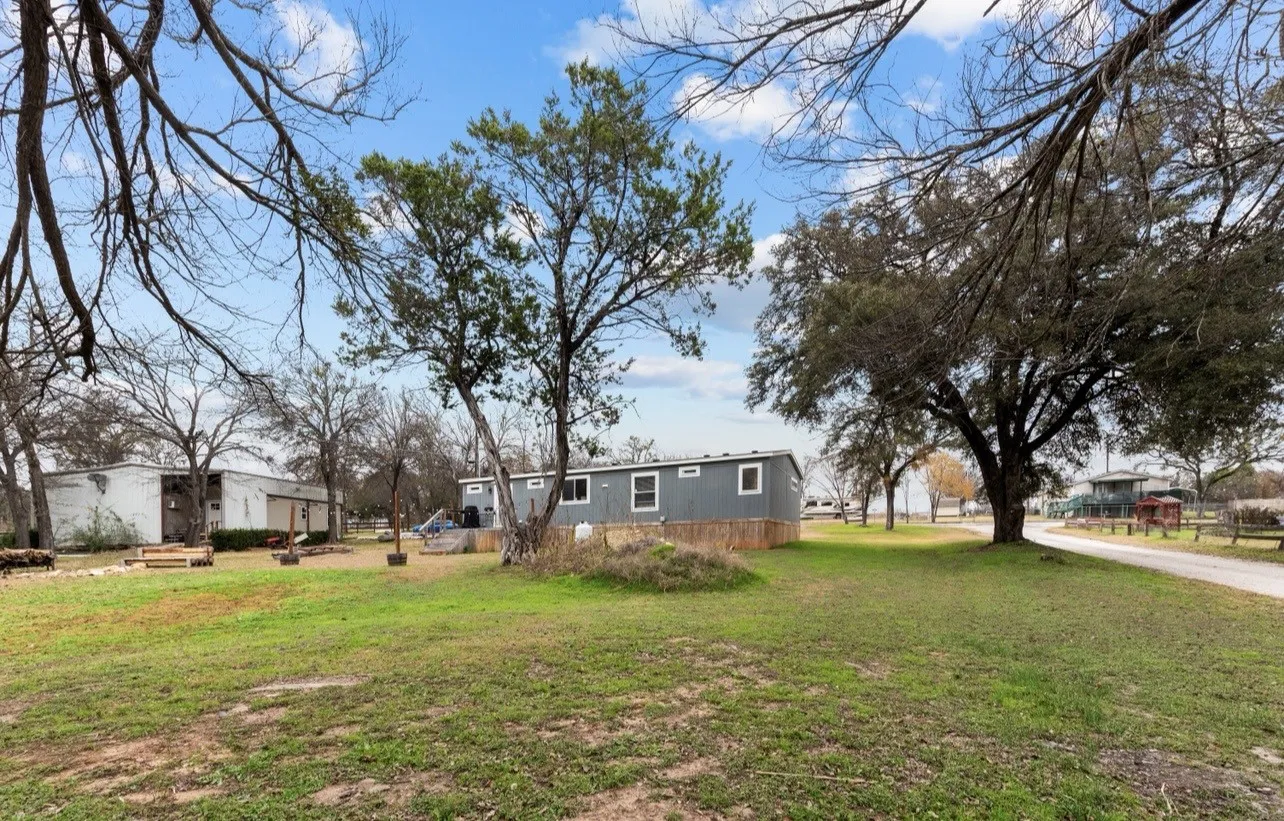 Mobile Home For Sale in Hill County , 135 Chisholm Pass, Whitney, Texas 76692, 3 Bedroom, 2 Bathroom, Garage spaces, 1,792 Sqft, built in 2022, mls#21138306, Real Estate Agent in Whitney, Homes For Sale in Hill county, Homes For Sale in Whitney, Realtor in Whitney Texas, Real Estate Brokerage Independent Realty Texas, Luminita Cordes Realtor