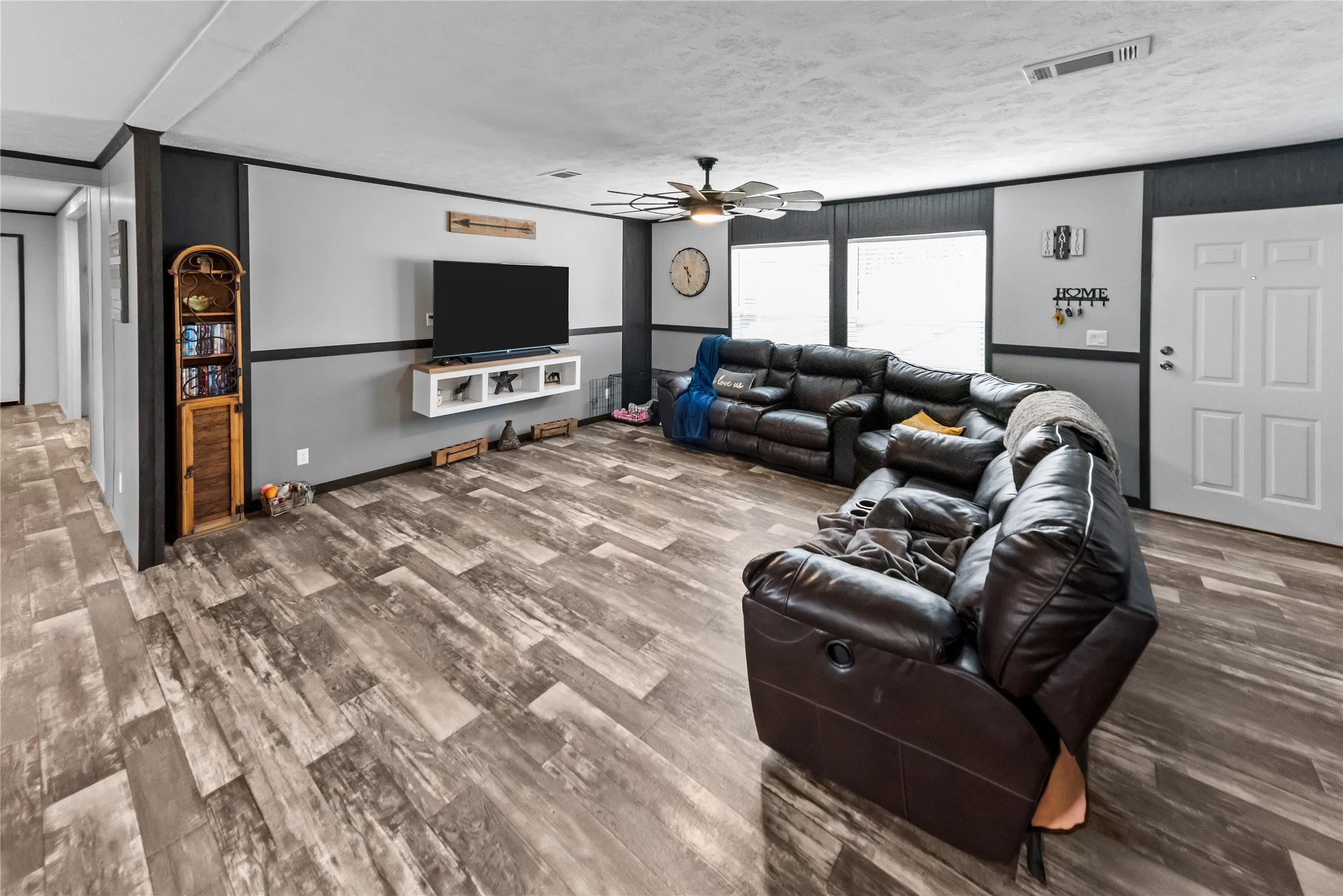 Mobile Home For Sale in Hill County , 135 Chisholm Pass, Whitney, Texas 76692, 3 Bedroom, 2 Bathroom, Garage spaces, 1,792 Sqft, built in 2022, mls#21138306, Real Estate Agent in Whitney, Homes For Sale in Hill county, Homes For Sale in Whitney, Realtor in Whitney Texas, Real Estate Brokerage Independent Realty Texas, Luminita Cordes Realtor