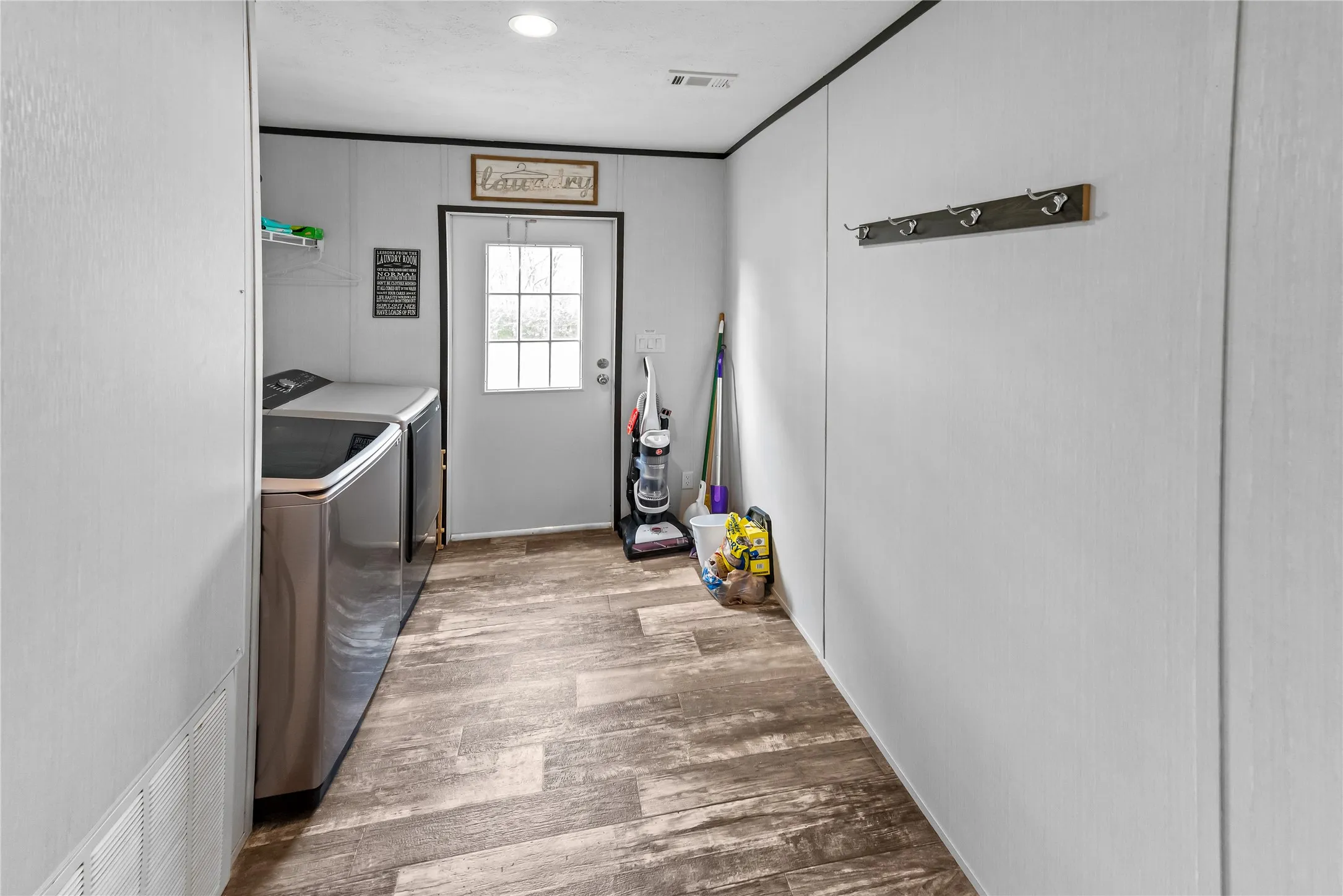 Mobile Home For Sale in Hill County , 135 Chisholm Pass, Whitney, Texas 76692, 3 Bedroom, 2 Bathroom, Garage spaces, 1,792 Sqft, built in 2022, mls#21138306, Real Estate Agent in Whitney, Homes For Sale in Hill county, Homes For Sale in Whitney, Realtor in Whitney Texas, Real Estate Brokerage Independent Realty Texas, Luminita Cordes Realtor