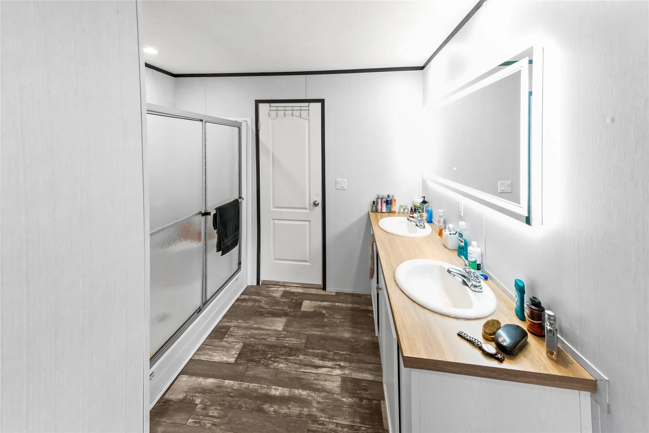 Mobile Home For Sale in Hill County , 135 Chisholm Pass, Whitney, Texas 76692, 3 Bedroom, 2 Bathroom, Garage spaces, 1,792 Sqft, built in 2022, mls#21138306, Real Estate Agent in Whitney, Homes For Sale in Hill county, Homes For Sale in Whitney, Realtor in Whitney Texas, Real Estate Brokerage Independent Realty Texas, Luminita Cordes Realtor