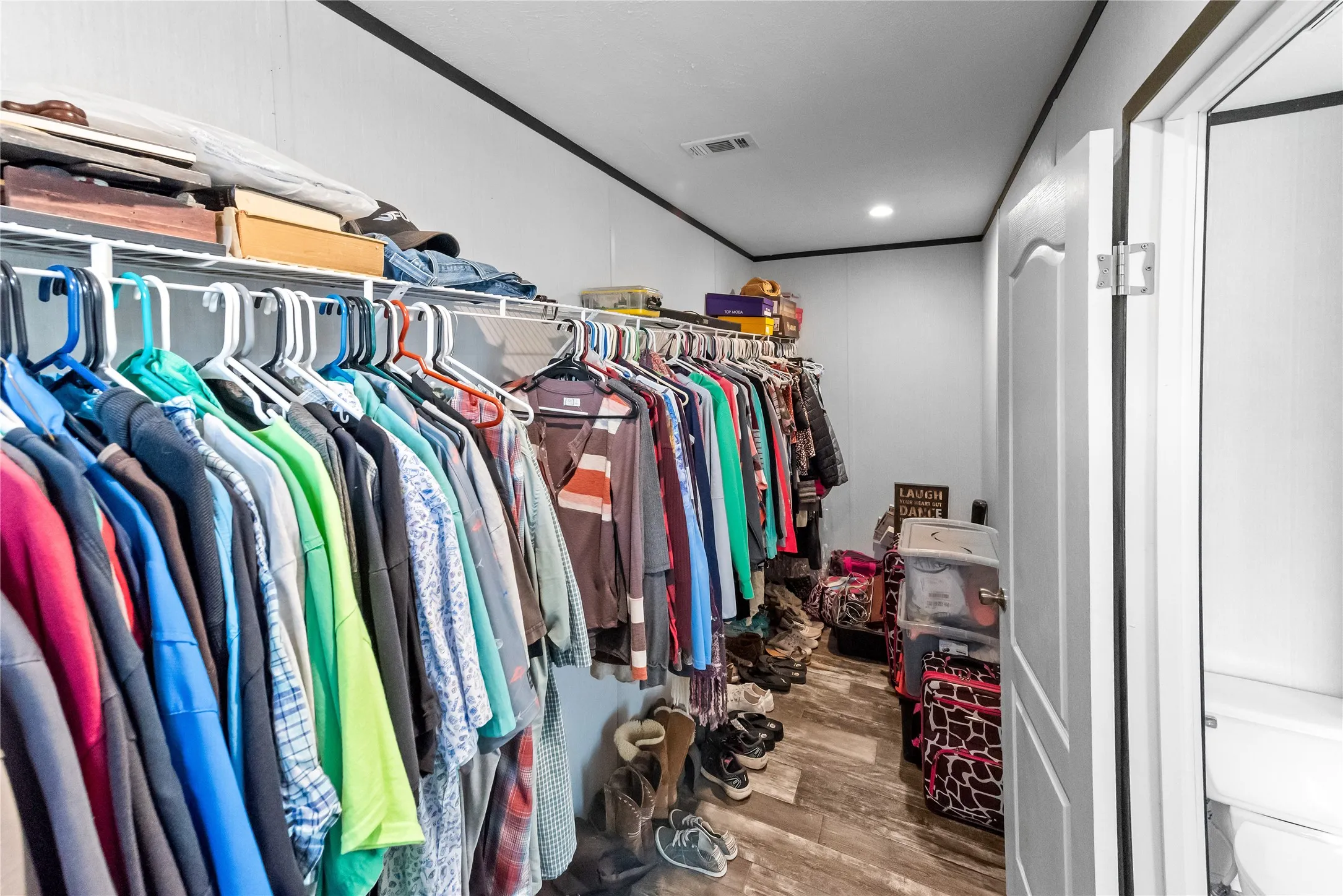 Mobile Home For Sale in Hill County , 135 Chisholm Pass, Whitney, Texas 76692, 3 Bedroom, 2 Bathroom, Garage spaces, 1,792 Sqft, built in 2022, mls#21138306, Real Estate Agent in Whitney, Homes For Sale in Hill county, Homes For Sale in Whitney, Realtor in Whitney Texas, Real Estate Brokerage Independent Realty Texas, Luminita Cordes Realtor