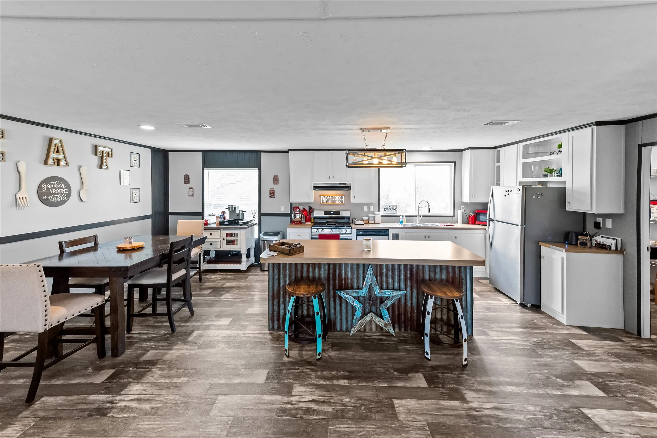 Mobile Home For Sale in Hill County , 135 Chisholm Pass, Whitney, Texas 76692, 3 Bedroom, 2 Bathroom, Garage spaces, 1,792 Sqft, built in 2022, mls#21138306, Real Estate Agent in Whitney, Homes For Sale in Hill county, Homes For Sale in Whitney, Realtor in Whitney Texas, Real Estate Brokerage Independent Realty Texas, Luminita Cordes Realtor