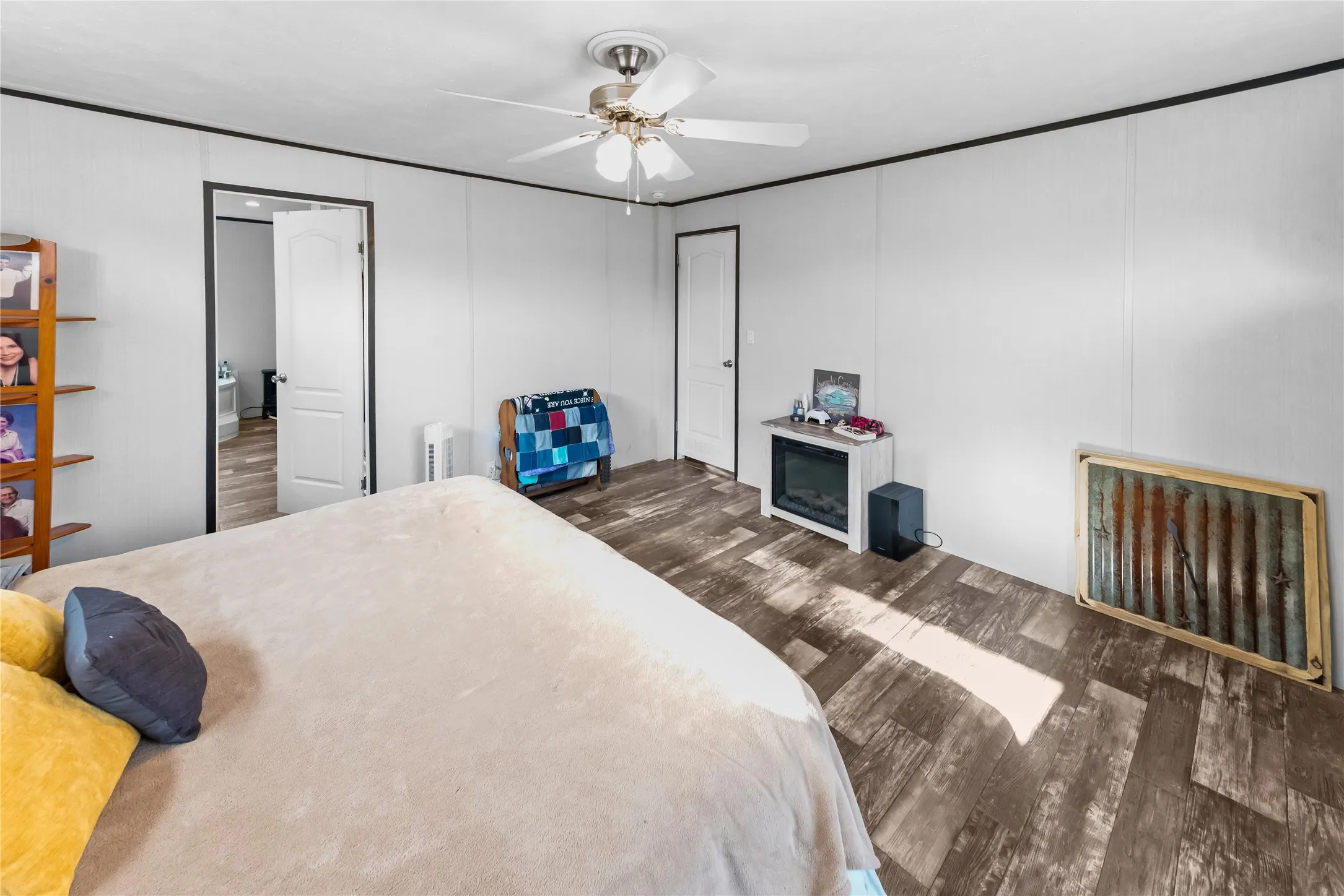 Mobile Home For Sale in Hill County , 135 Chisholm Pass, Whitney, Texas 76692, 3 Bedroom, 2 Bathroom, Garage spaces, 1,792 Sqft, built in 2022, mls#21138306, Real Estate Agent in Whitney, Homes For Sale in Hill county, Homes For Sale in Whitney, Realtor in Whitney Texas, Real Estate Brokerage Independent Realty Texas, Luminita Cordes Realtor