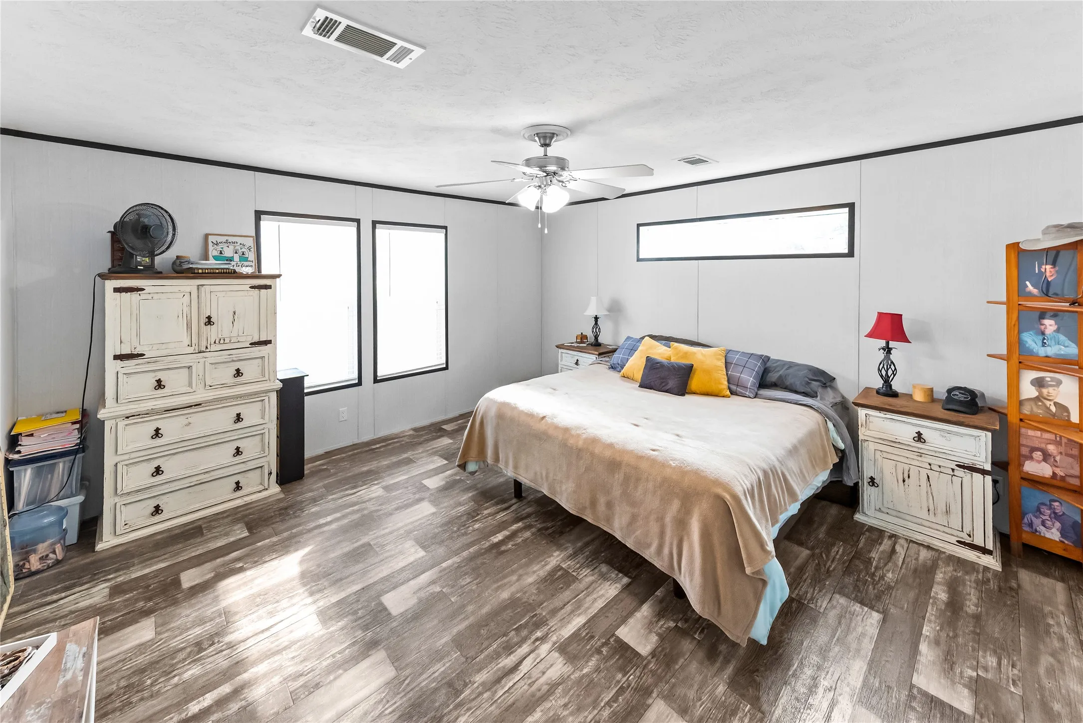 Mobile Home For Sale in Hill County , 135 Chisholm Pass, Whitney, Texas 76692, 3 Bedroom, 2 Bathroom, Garage spaces, 1,792 Sqft, built in 2022, mls#21138306, Real Estate Agent in Whitney, Homes For Sale in Hill county, Homes For Sale in Whitney, Realtor in Whitney Texas, Real Estate Brokerage Independent Realty Texas, Luminita Cordes Realtor