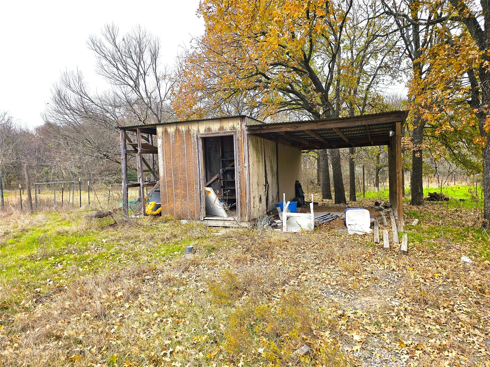 Single Family Residence For Sale in Navarro County , 2240 County Road 2162, Barry, Texas 75102, 3 Bedroom, 2 Bathroom, Garage spaces, 1,640 Sqft, built in 1989, mls#21138270, Real Estate Agent in Barry, Homes For Sale in Navarro county, Homes For Sale in Barry, Realtor in Barry Texas, Real Estate Brokerage Independent Realty Texas, Luminita Cordes Realtor