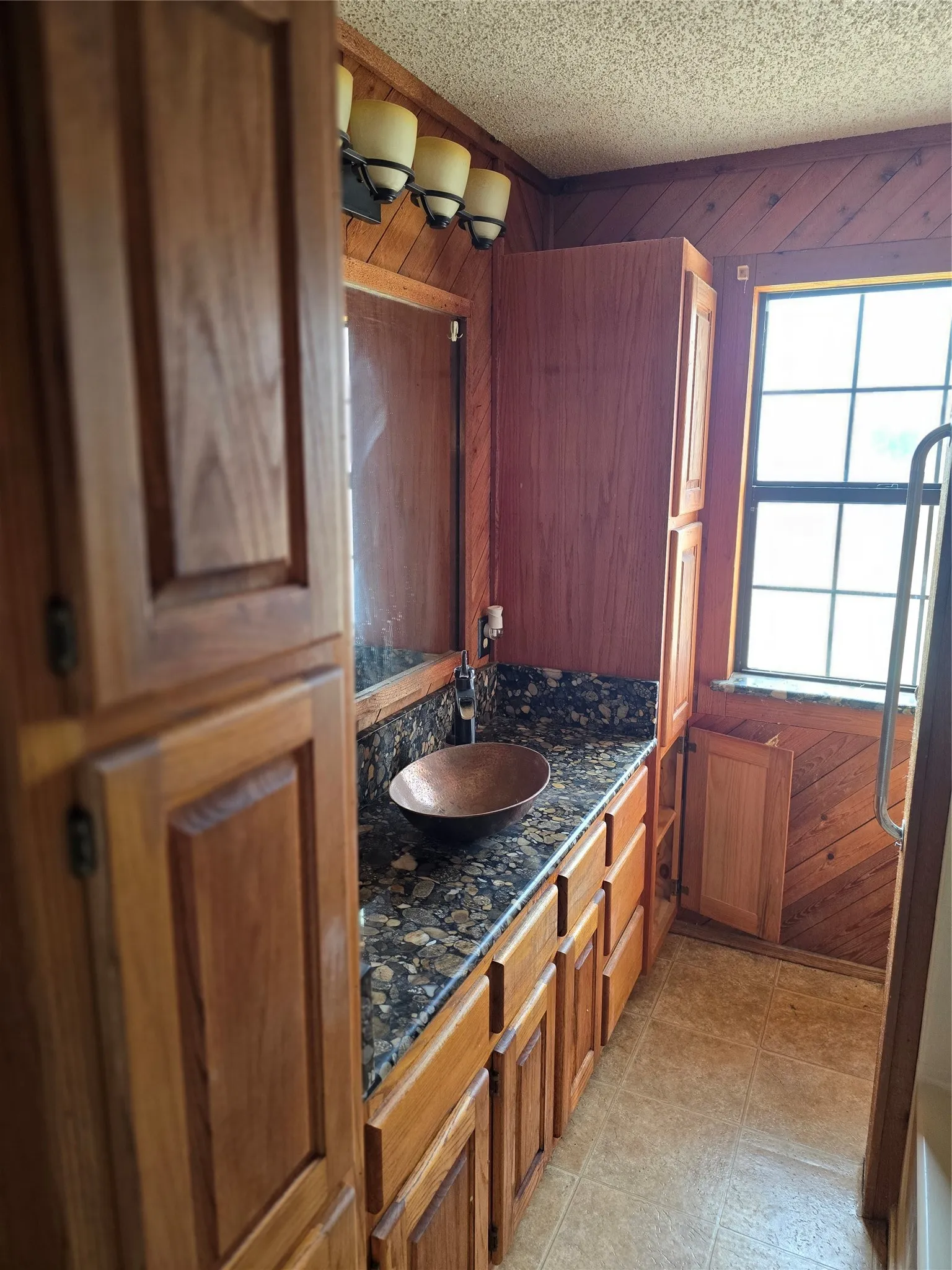 Single Family Residence For Sale in Navarro County , 2240 County Road 2162, Barry, Texas 75102, 3 Bedroom, 2 Bathroom, Garage spaces, 1,640 Sqft, built in 1989, mls#21138270, Real Estate Agent in Barry, Homes For Sale in Navarro county, Homes For Sale in Barry, Realtor in Barry Texas, Real Estate Brokerage Independent Realty Texas, Luminita Cordes Realtor