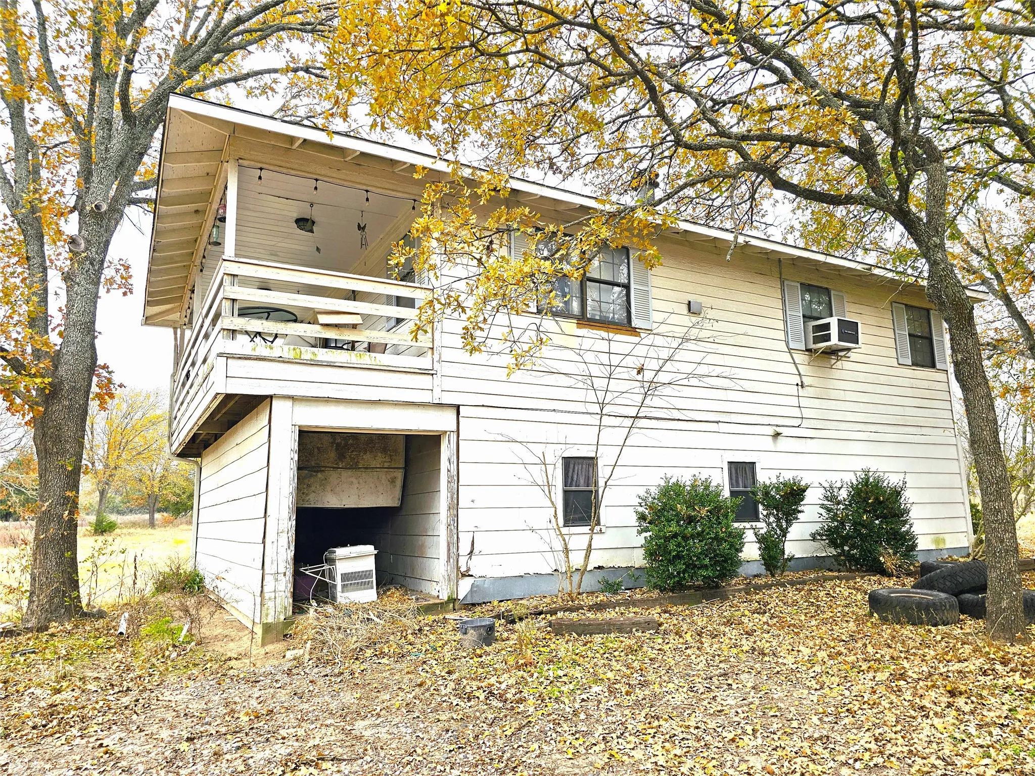 Single Family Residence For Sale in Navarro County , 2240 County Road 2162, Barry, Texas 75102, 3 Bedroom, 2 Bathroom, Garage spaces, 1,640 Sqft, built in 1989, mls#21138270, Real Estate Agent in Barry, Homes For Sale in Navarro county, Homes For Sale in Barry, Realtor in Barry Texas, Real Estate Brokerage Independent Realty Texas, Luminita Cordes Realtor