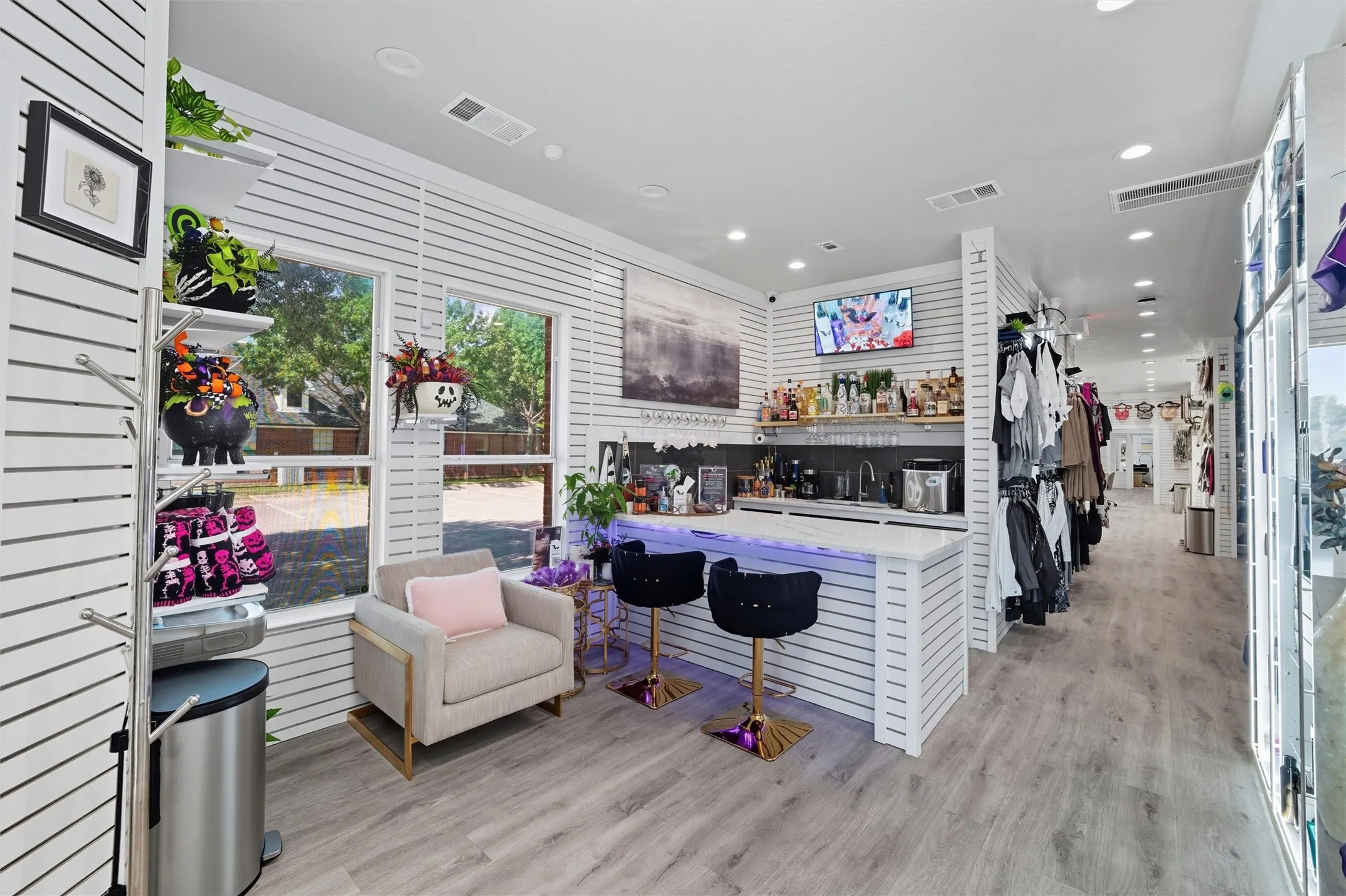 Retail For Sale in Tarrant County , 450 W Harwood Road, Hurst, Texas 76054, 0, 0, Garage spaces, 0 Sqft, built in 2000, Preowned, Price $1,699,999, mls#21138314, Real Estate Agent in Hurst, Homes For Sale in Tarrant county, Homes For Sale in Hurst, Realtor in Hurst Texas, Real Estate Brokerage Independent Realty Texas, Luminita Cordes Realtor