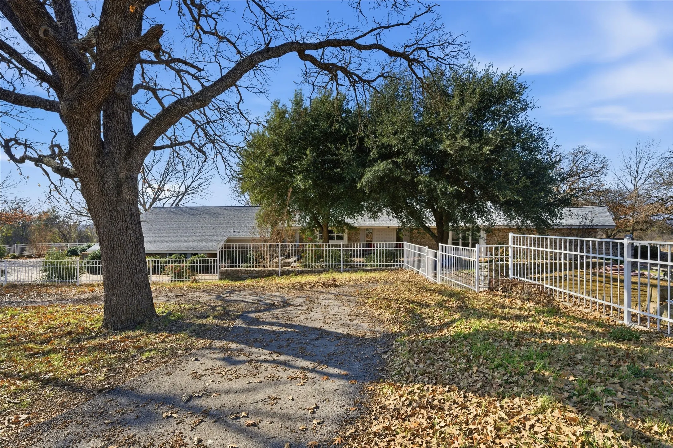 Farm For Sale in Comanche County , 5300 Highway 2247, De Leon, Texas 76444, 3 Bedrooms, 3 Bathrooms, 3 Garage spaces, 2,185 Sqft, built in 1988, Price $2,100,000, mls#21138429, Real Estate Agent in De Leon, Homes For Sale in Comanche county, Homes For Sale in De Leon, Realtor in De Leon Texas, Real Estate Brokerage Independent Realty Texas, Luminita Cordes Realtor